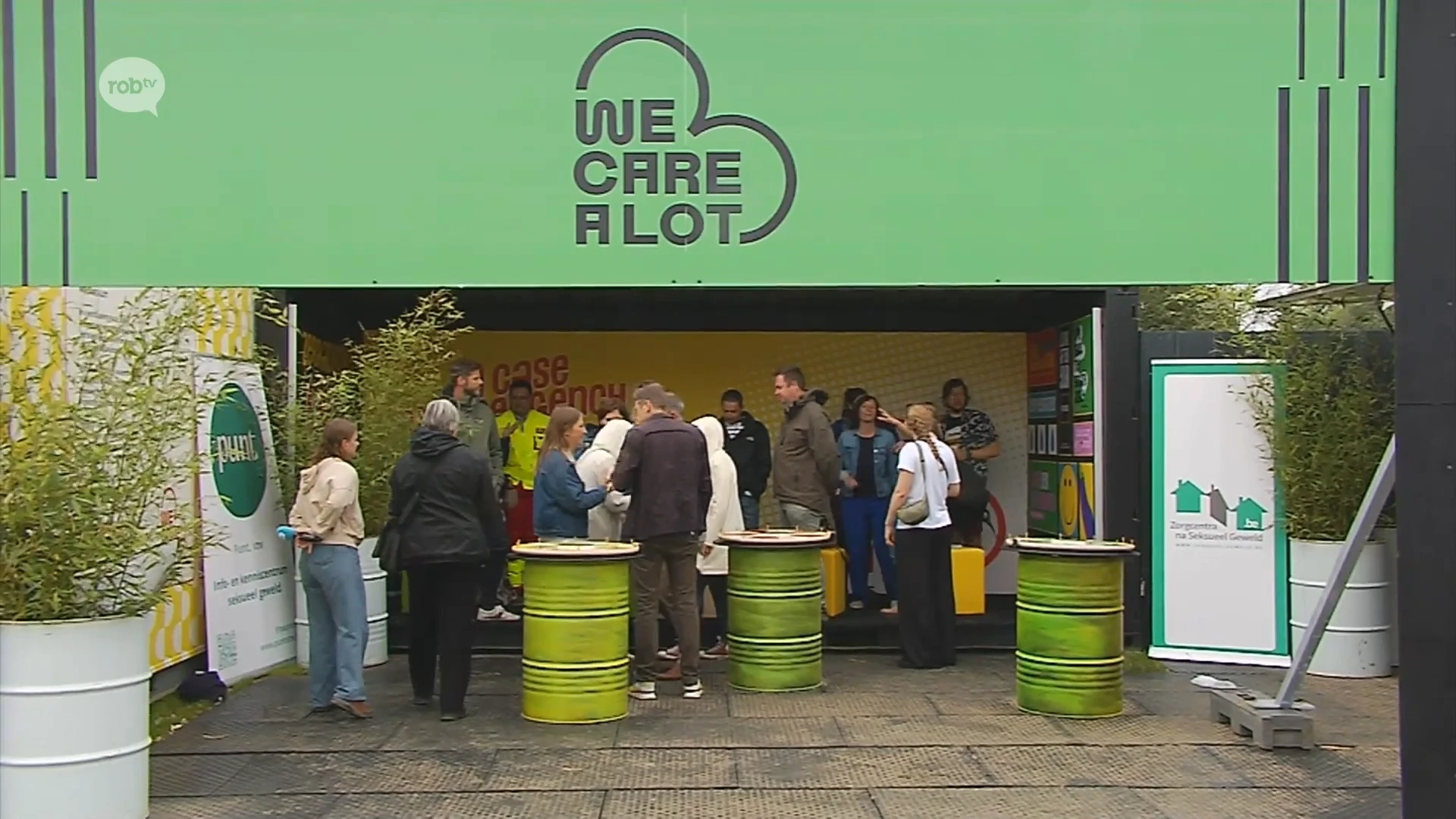 Nieuwe stand 'We care a lot' op festivalweide, met informatie over alcohol, drugs en grensoverschrijdend gedrag