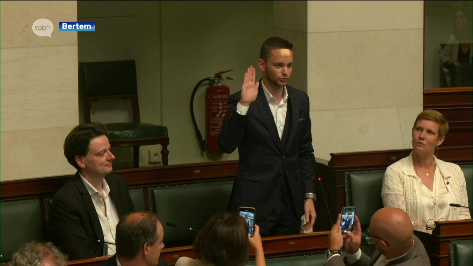 Bertemnaar Kjell Vander Elst zorgt voor opvallende eedaflegging na ongeluk tijdens koningsschieting: "Foto's zullen specialer zijn, maar dit is jongensdroom"