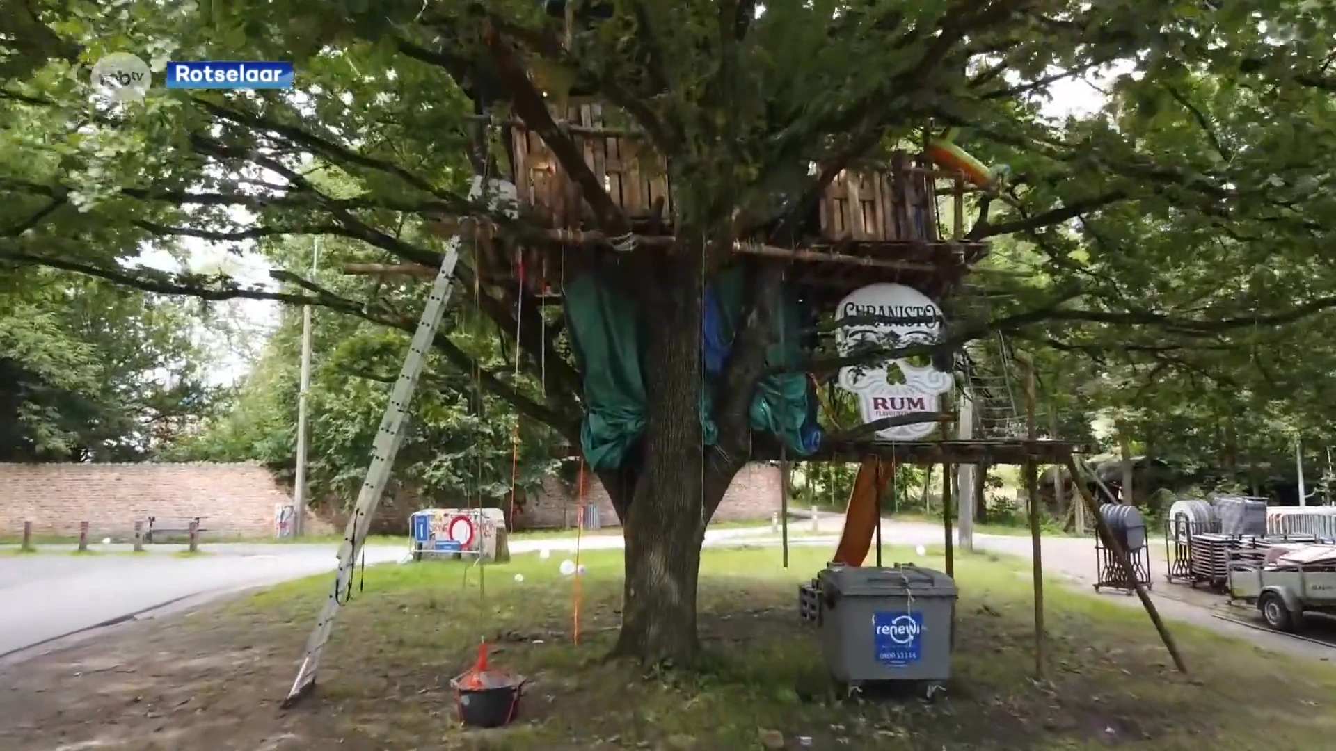 Lars en Felix van jeugdhuis Wezemaal wonen hele week in boomhut om reclame te maken voor festival "Den Boom in": "We hebben een volle koelkast en een kookvuur"