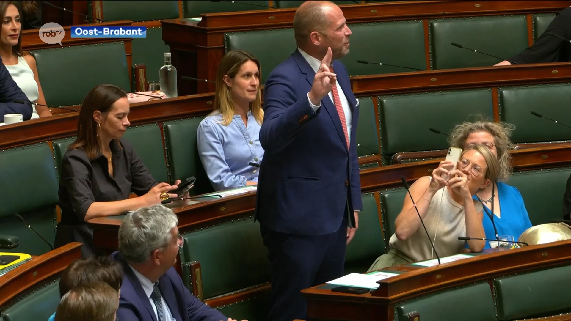 Theo Francken en Deelstaatsenatoren leggen eed af met als doel "de Senaat zo snel mogelijk af te schaffen"