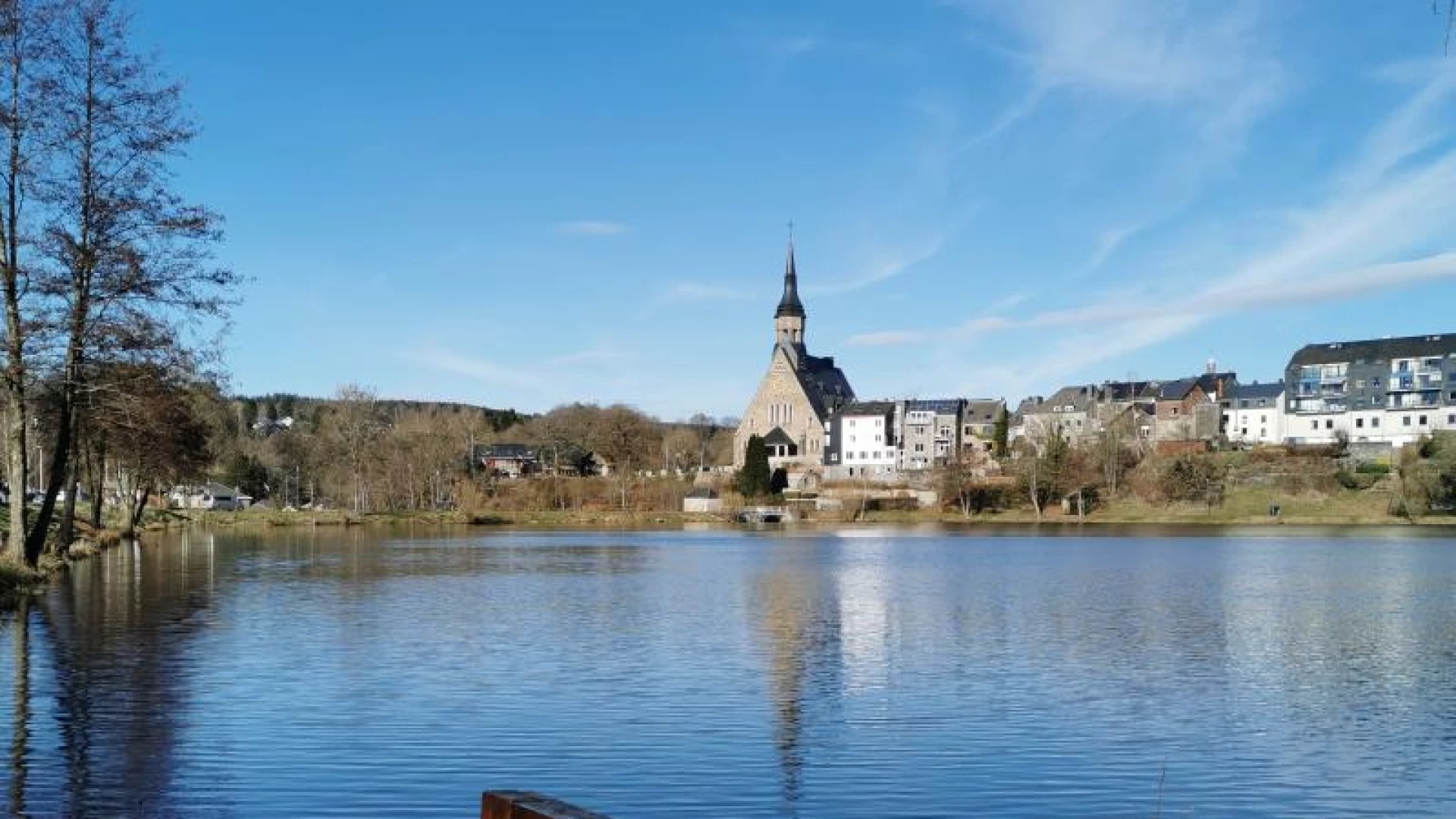 Levenloos lichaam van 25-jarige oud-scoutsleider uit Leuven teruggevonden na val in meer van Vielsalm