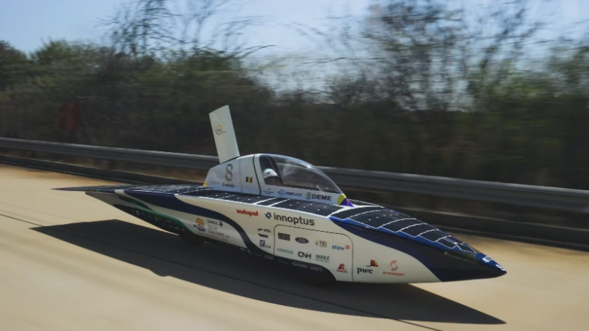 Innoptus Solar Team klaar voor zwaarste solar challenge ter wereld: "Hoogtepunt van dertien maanden hard werken"