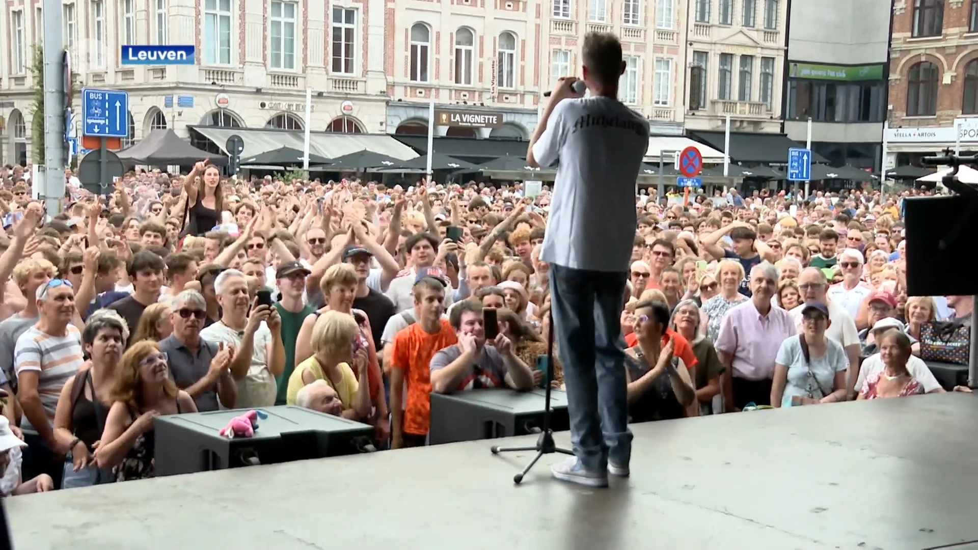 Een duet tussen boezemvrienden Sam Gooris en Sergio maakt de Leuvense jaarmarkt compleet