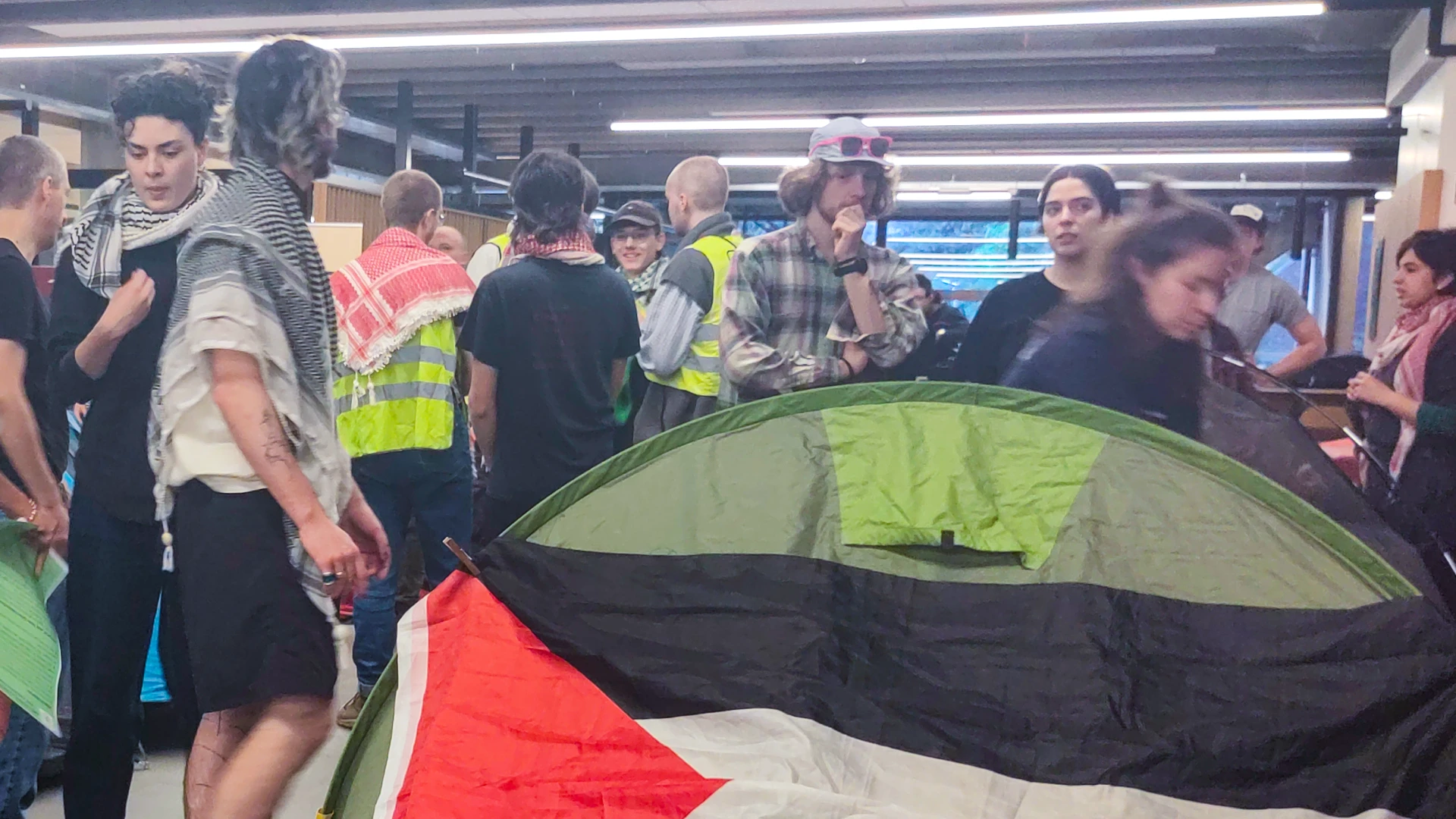 Pro-Palestijnse betogers moeten binnen 8 dagen gebouw KU Leuven verlaten, draaien ook op voor gerechtskosten