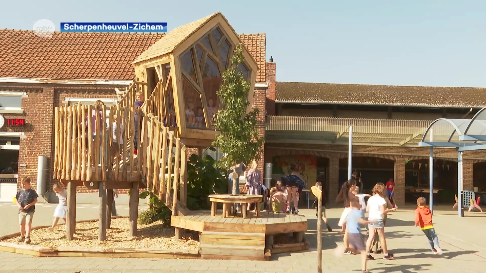 Boomhut op speelplaats van basisschool Sint-Jozef in Schoonderbuken symboliseert nieuwe visie: "De boomhut zal onze 5 fundamenten weergeven waarmee we nieuwe ouders op sleeptouw kunnen nemen"