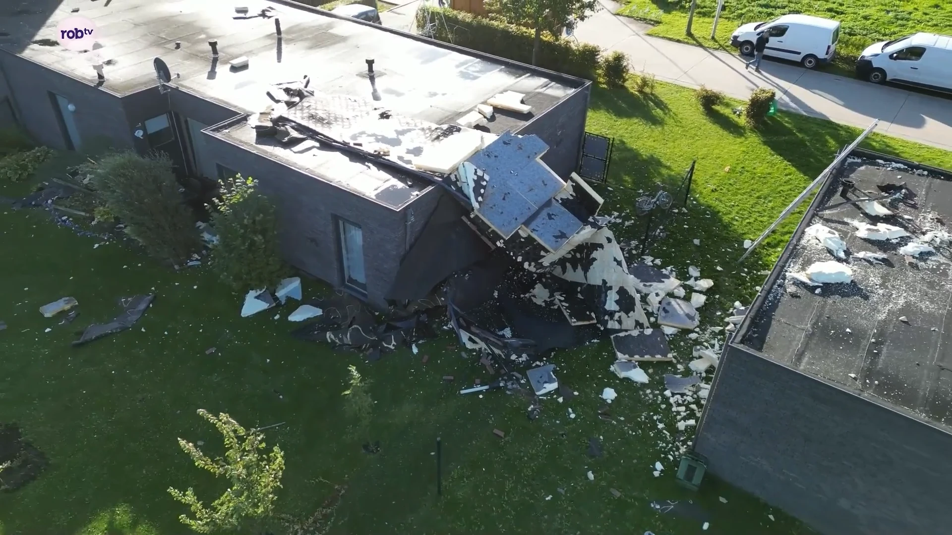 BEKIJK: Zo groot is de schade na de plotse windhoos van gisterenavond... vanuit de lucht