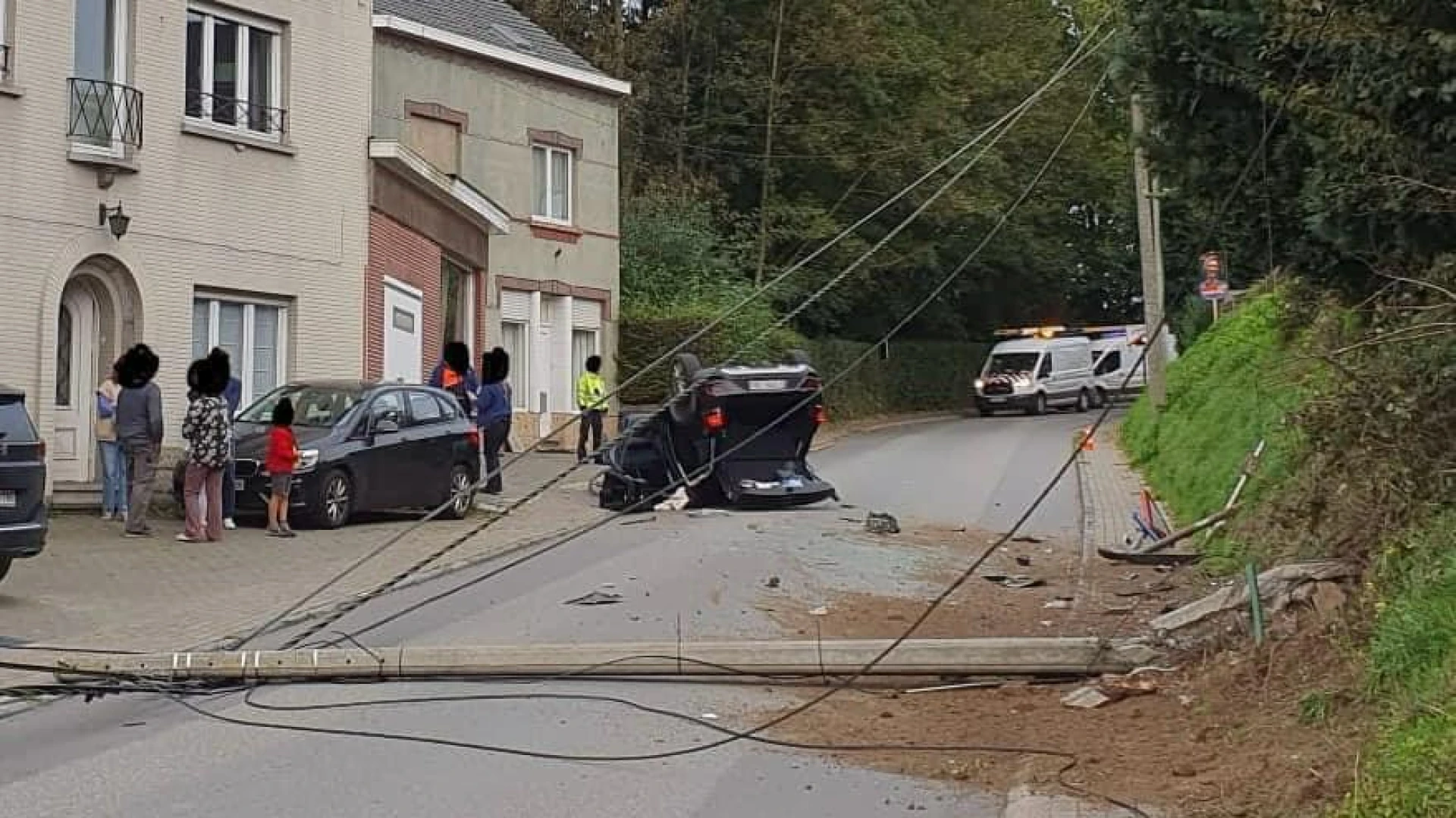 Dronken man (50) veroorzaakt crash in Leefdaal en laat 3 tieners achter in auto