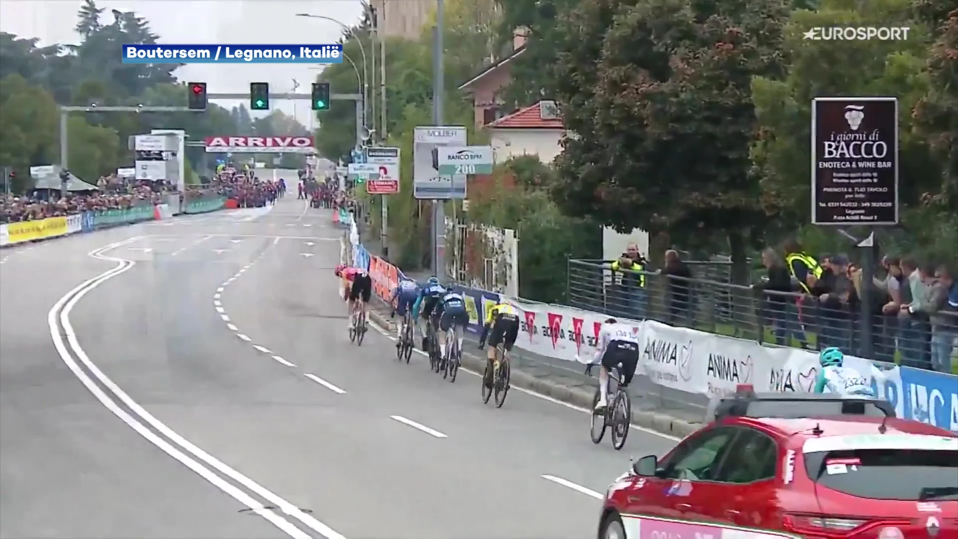 Stan Van Tricht wint met Coppa Bernocchi eerste profkoers, hij volgt Van Aert en Evenepoel op