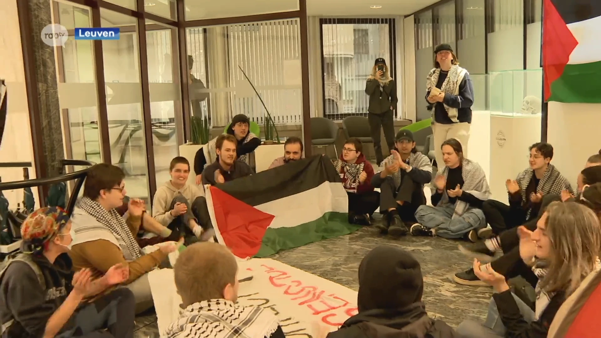 Pro-Palestijnse studenten die GAS-boete kregen na bezetting van rectoraat KU Leuven protesteren vanavond voor Leuvense gemeenteraad