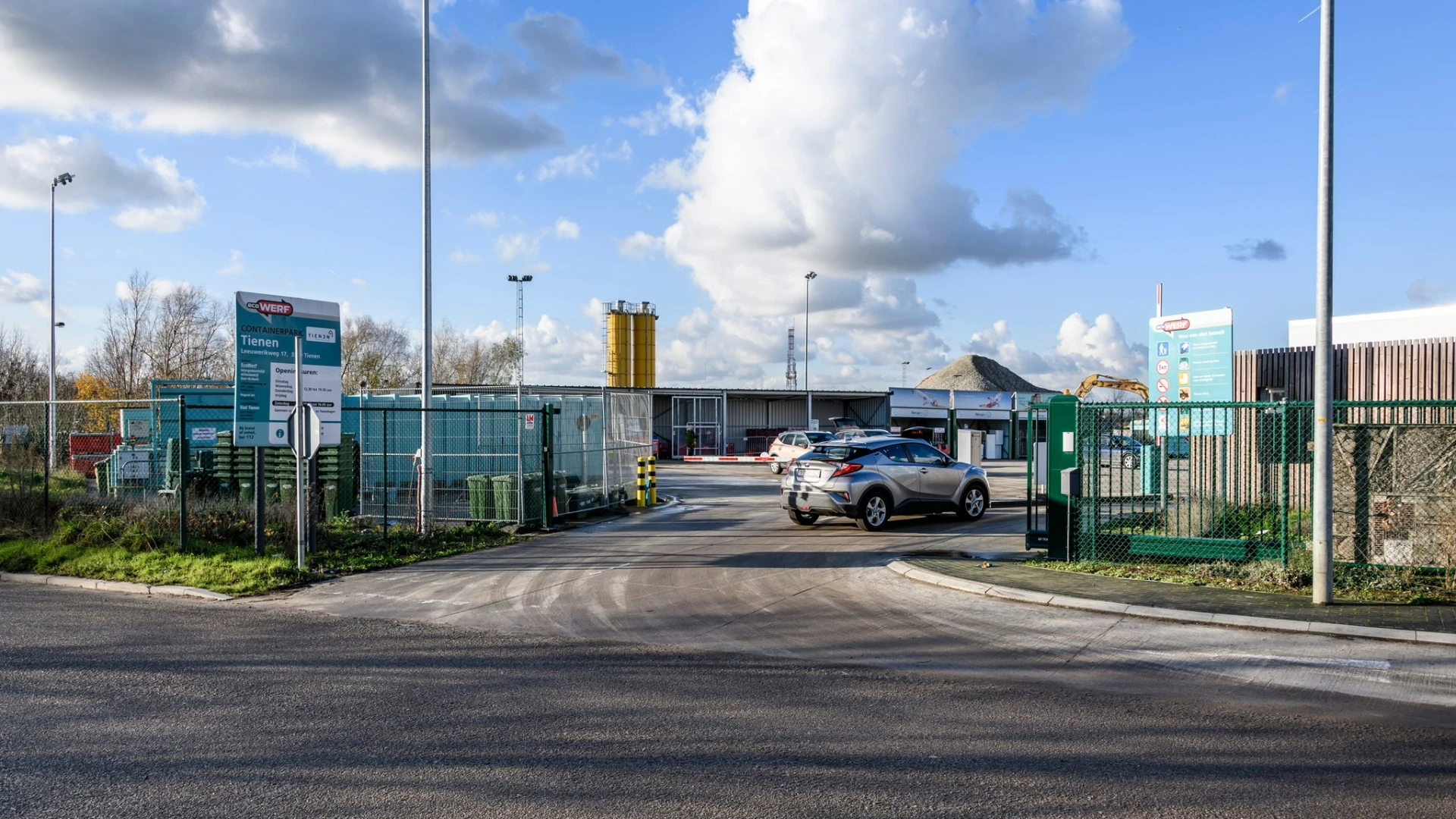 Betalend gedeelte recyclagepark Tienen nog tot maandag gesloten door kapotte weegbrug