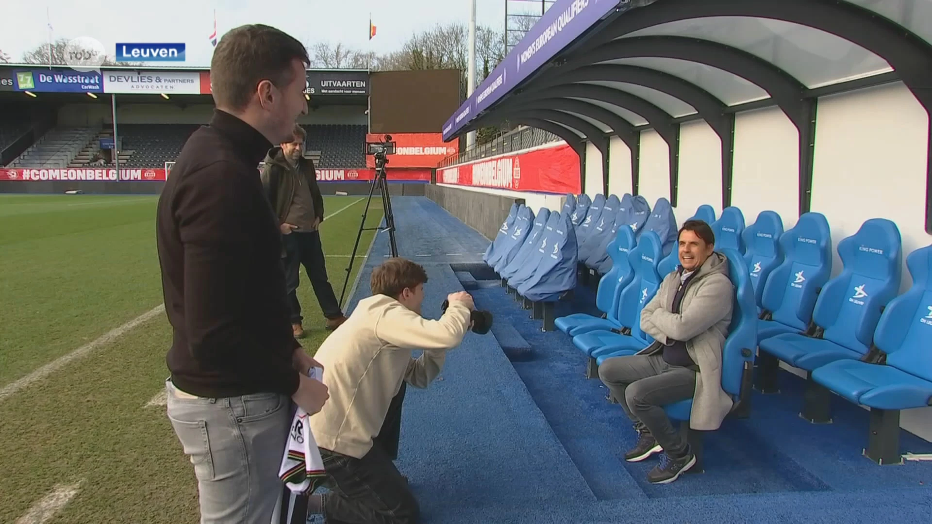 Chris Coleman mogelijk nog niet op de bank tegen Zulte Waregem, nieuwe trainer OH Leuven wacht nog op werkvergunning