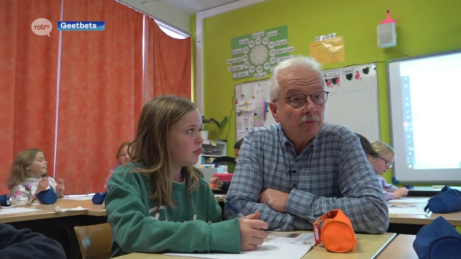 Meesters Frans (65) en André (72) keren terug uit pensioen om leerkrachtentekort in Geetbets op te vangen: "Ik sta met hart en ziel voor de klas"