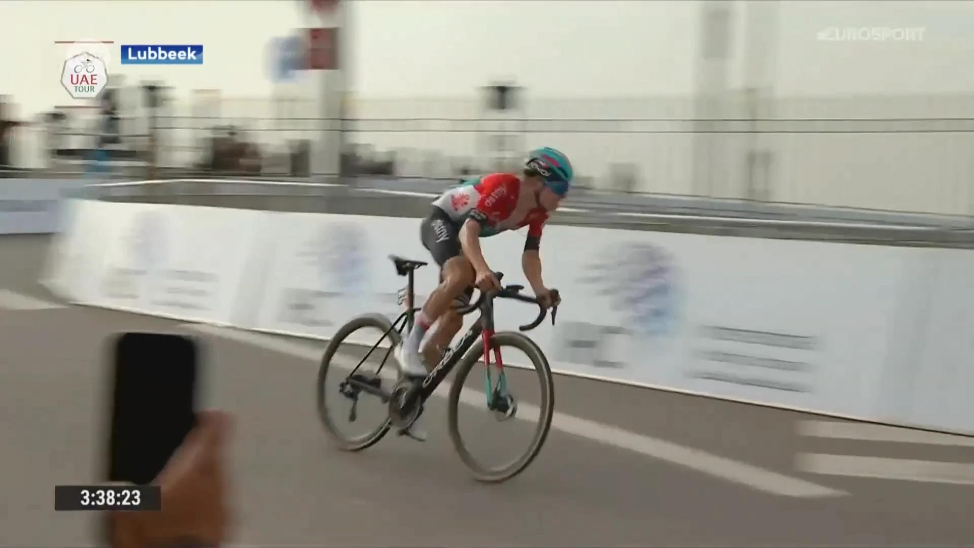 Lennert Van Eetvelt rijdt komend wielerseizoen voor het eerst de Ronde van Frankrijk