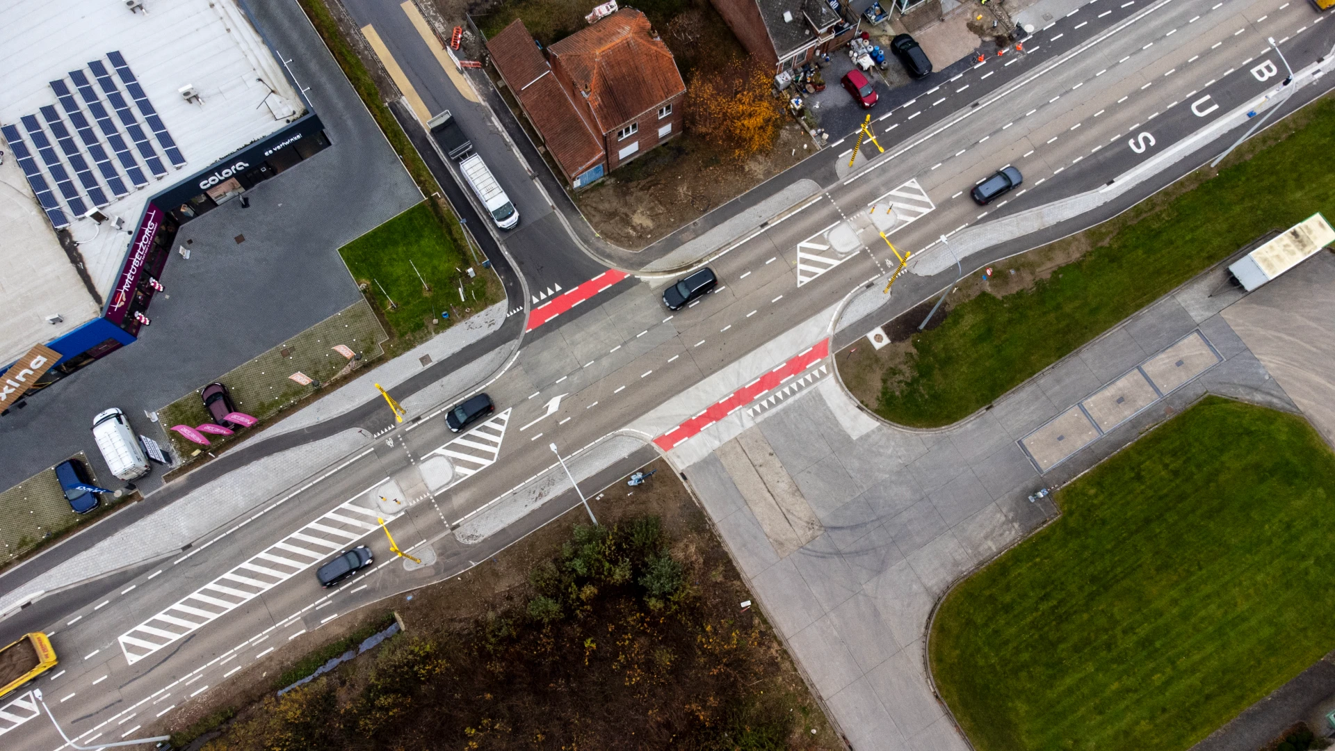 Vier nieuwe oversteekplaatsen voor voetgangers en fietsers aan Leuvensesteenweg in Boortmeerbeek klaar