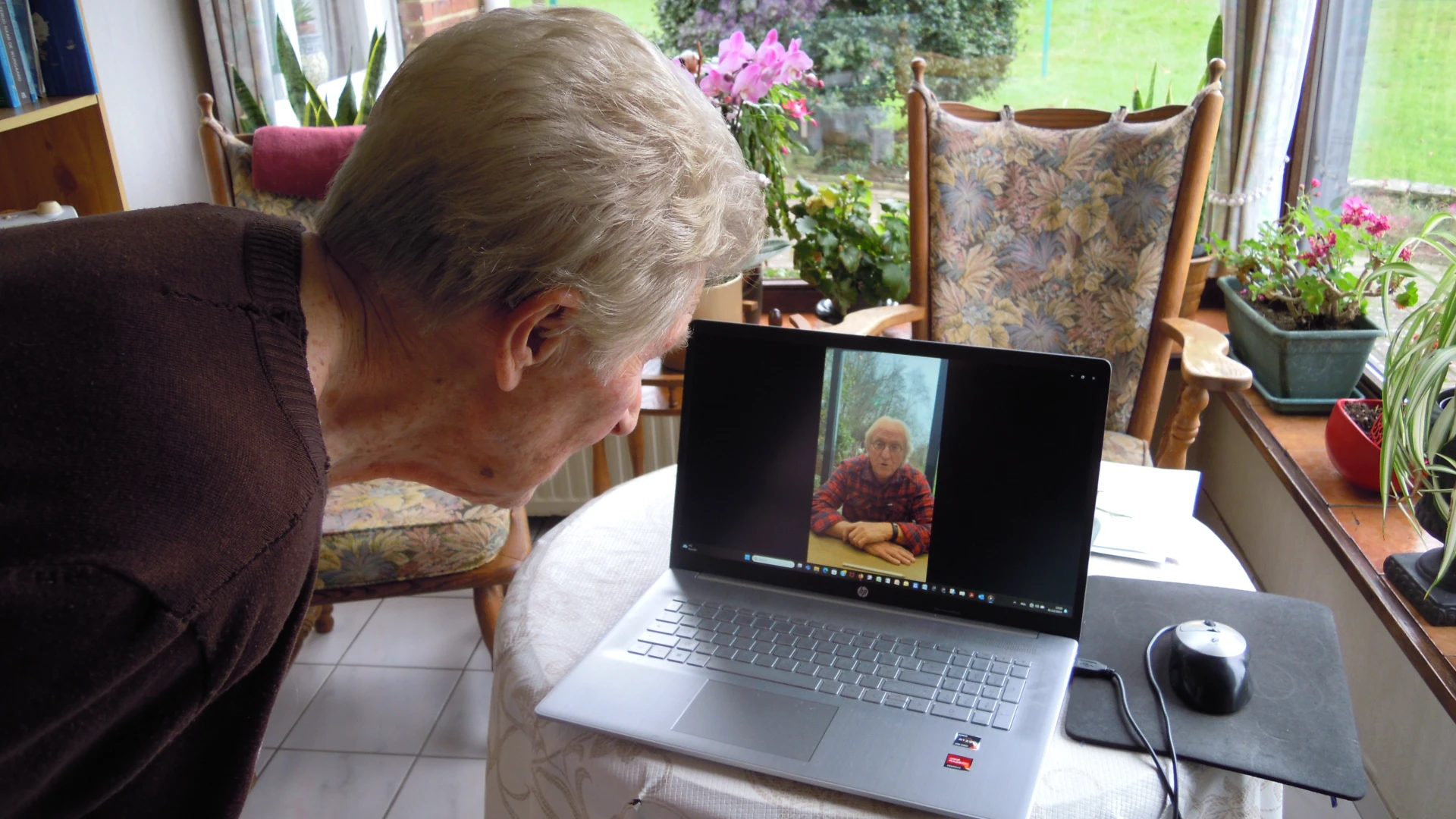 Octavia Mathijs (100) uit Oud-Heverlee is oudste Marc de Bel-fan ter wereld en krijgt verjaardagswensen van schrijver