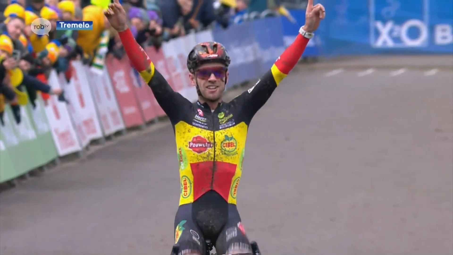 Eli Iserbyt wint de Grote Prijs Sven Nys: "Ik ben veldrijder geworden door vroeger naar deze cross te kijken"