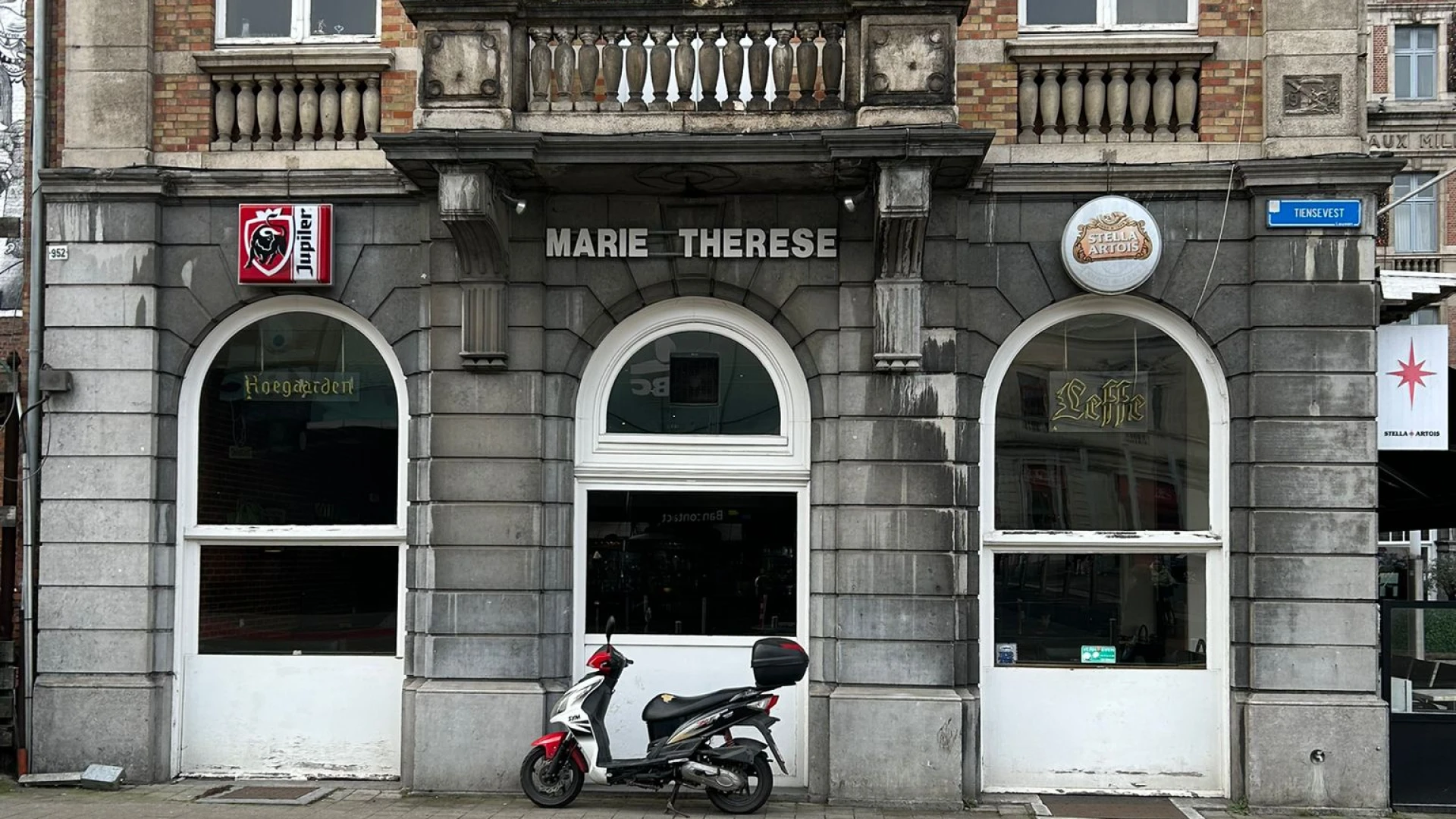 Bekend café Marie Therese op Martelarenplein in Leuven opnieuw open