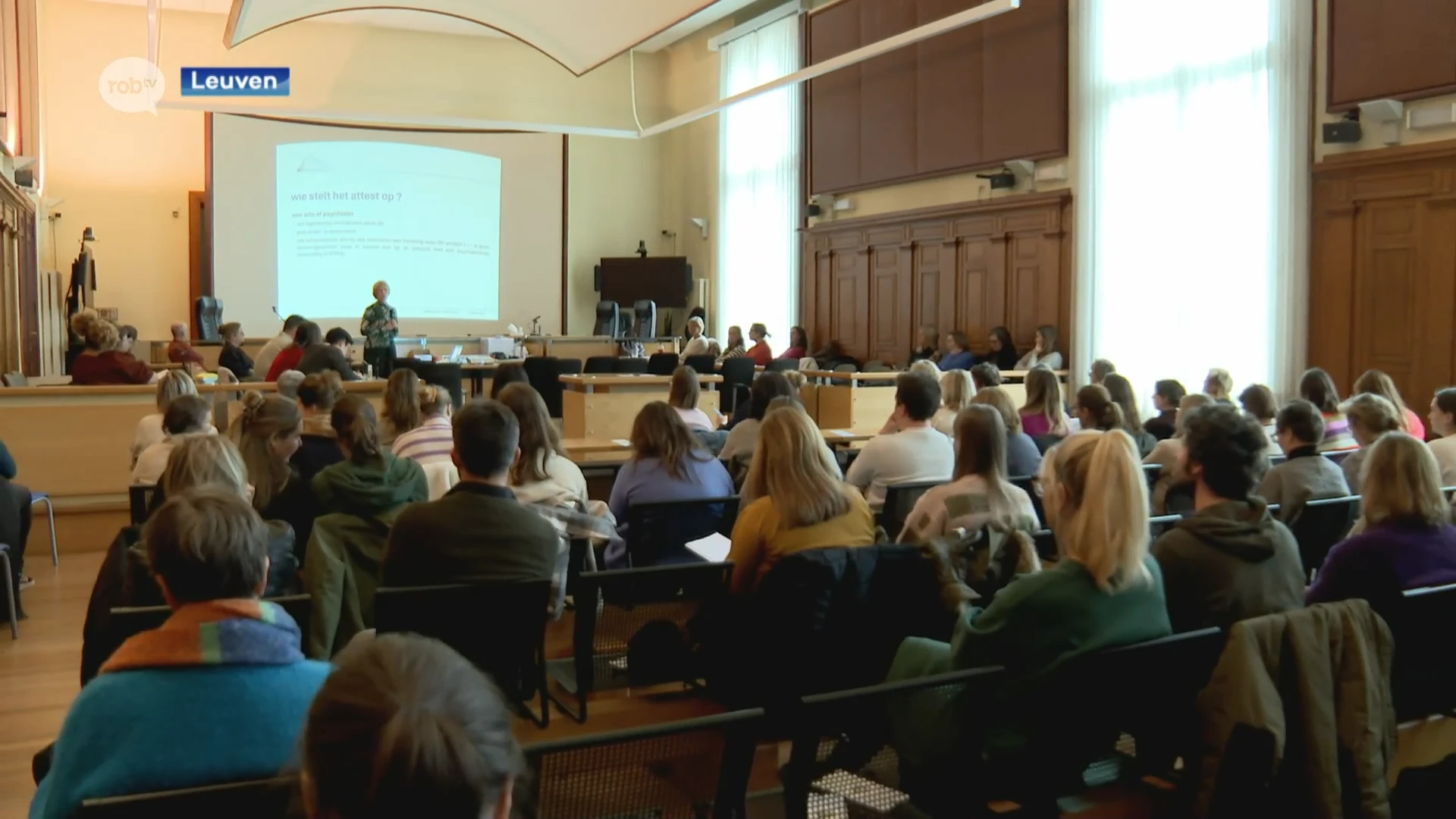 Vrederechters Leuvense rechtbank geven opleiding over bewindvoering aan werknemers uit sociale sector: "Ik kan nu eindelijk antwoord geven op vragen van cliënten"