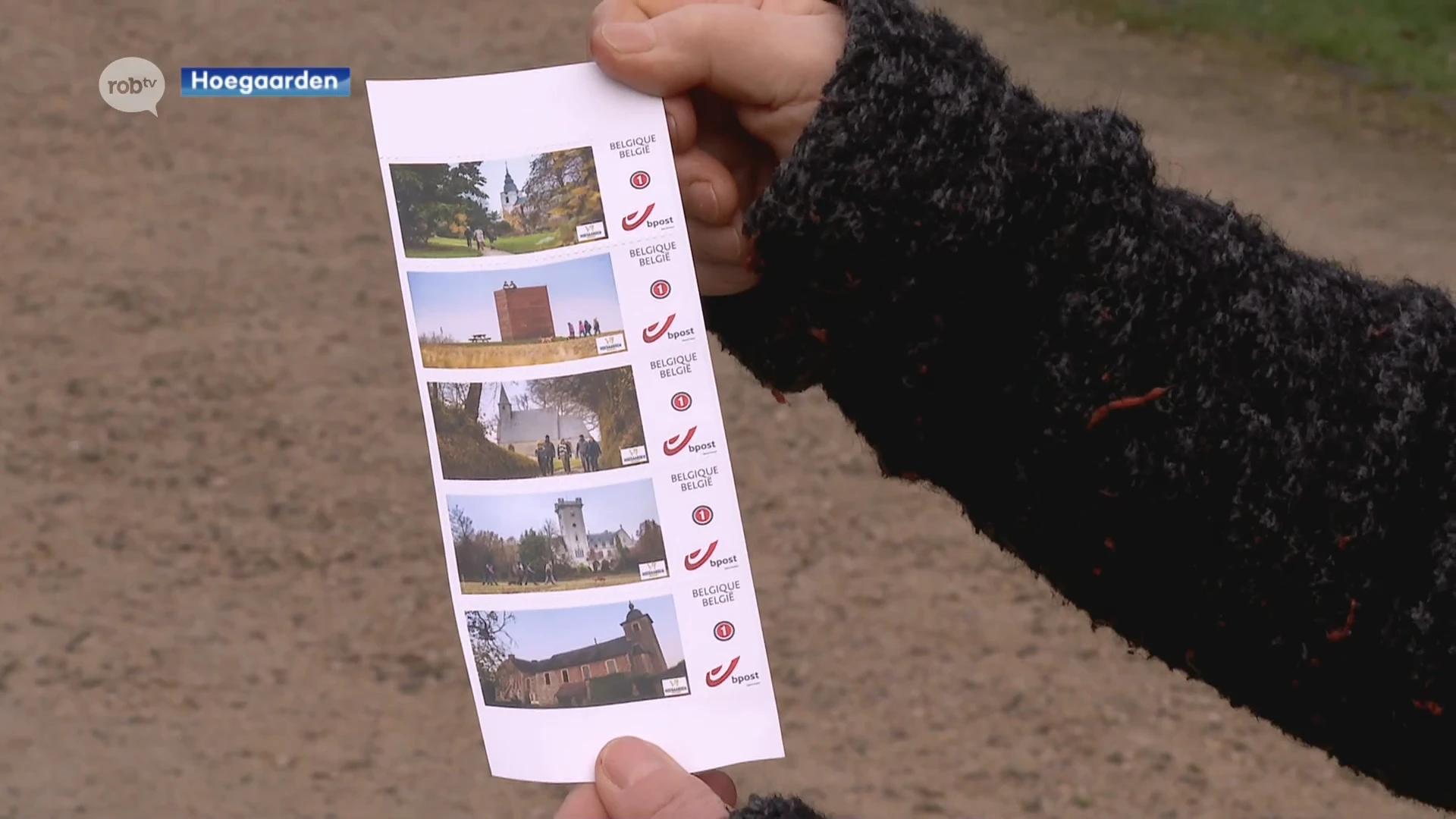 Postzegels met foto's van herkenbare plaatsen in Hoegaarden te koop bij toeristisch infopunt: "Eén postzegel per deelgemeente"