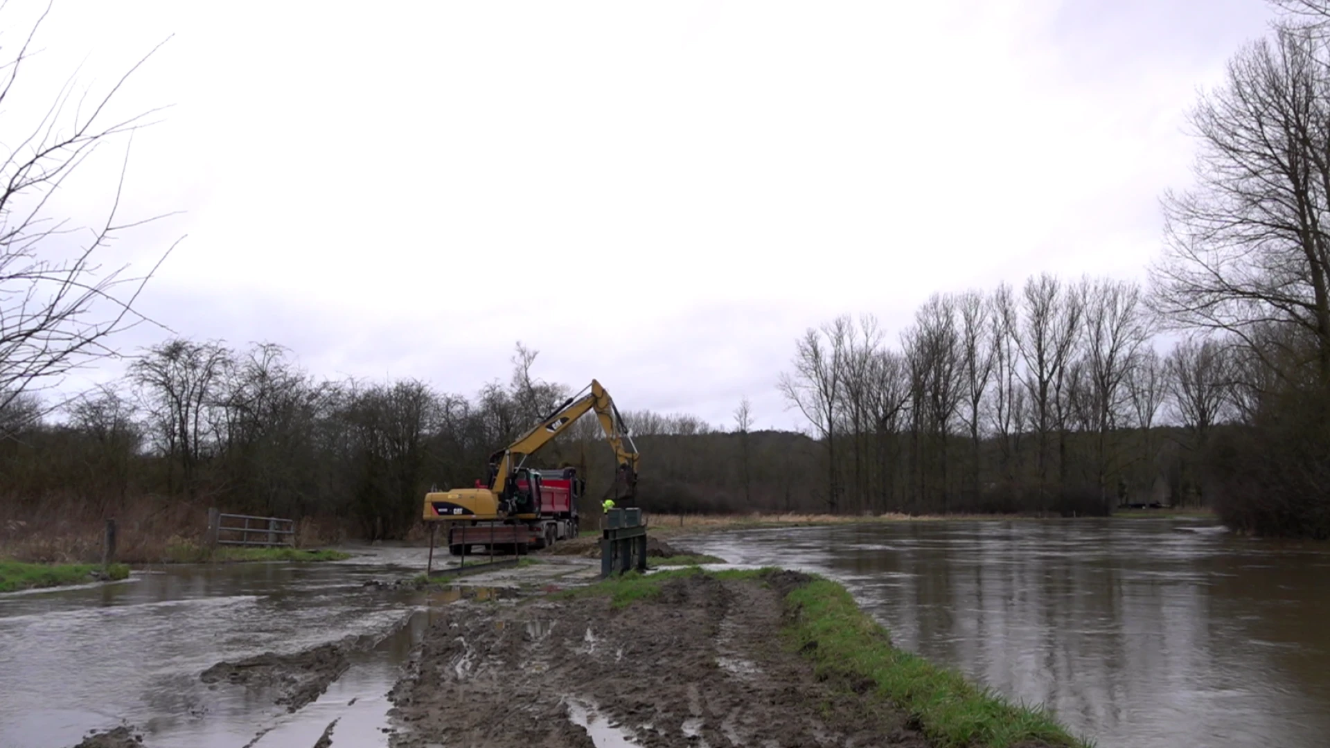 UPDATE: Vlaamse Waterweg blijft zand aanleveren om Demerdijk tussen Testelt en Zichem te verstevigen