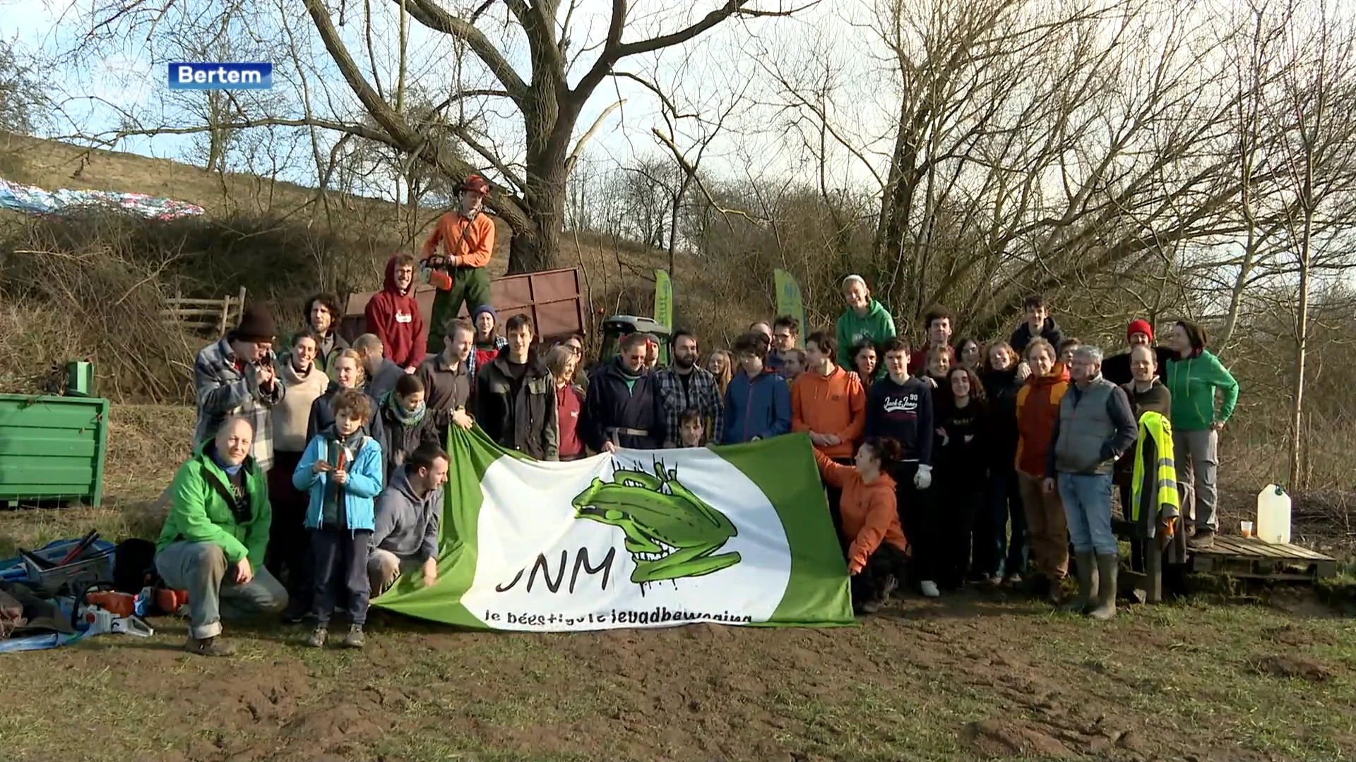 Honderd vrijwilligers steken handen uit de mouwen in natuurgebied Koeheide in Bertem: "Alle generaties samen"