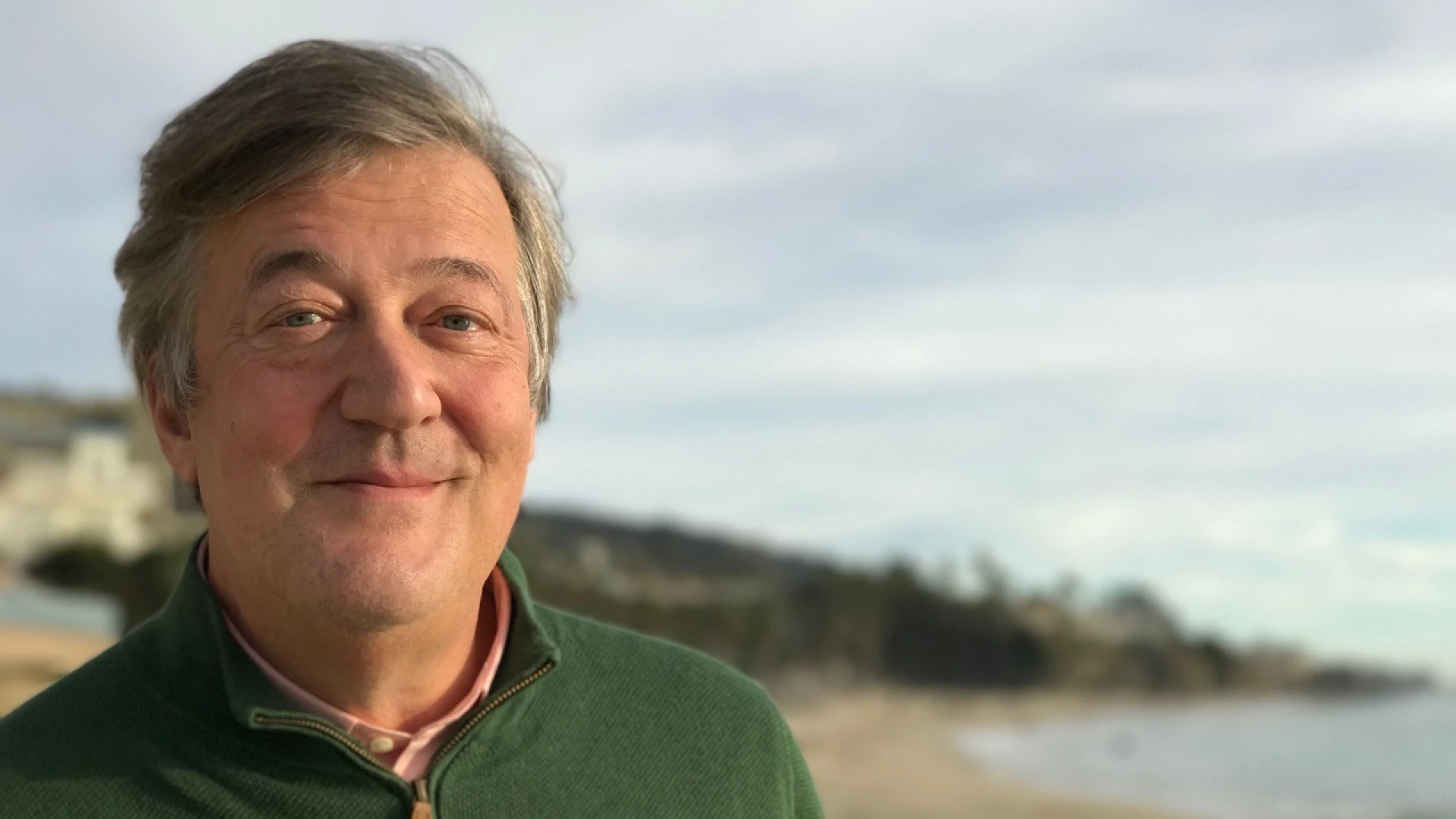 Acteur en schrijver Stephen Fry ontvangt eredoctoraat van de KU Leuven