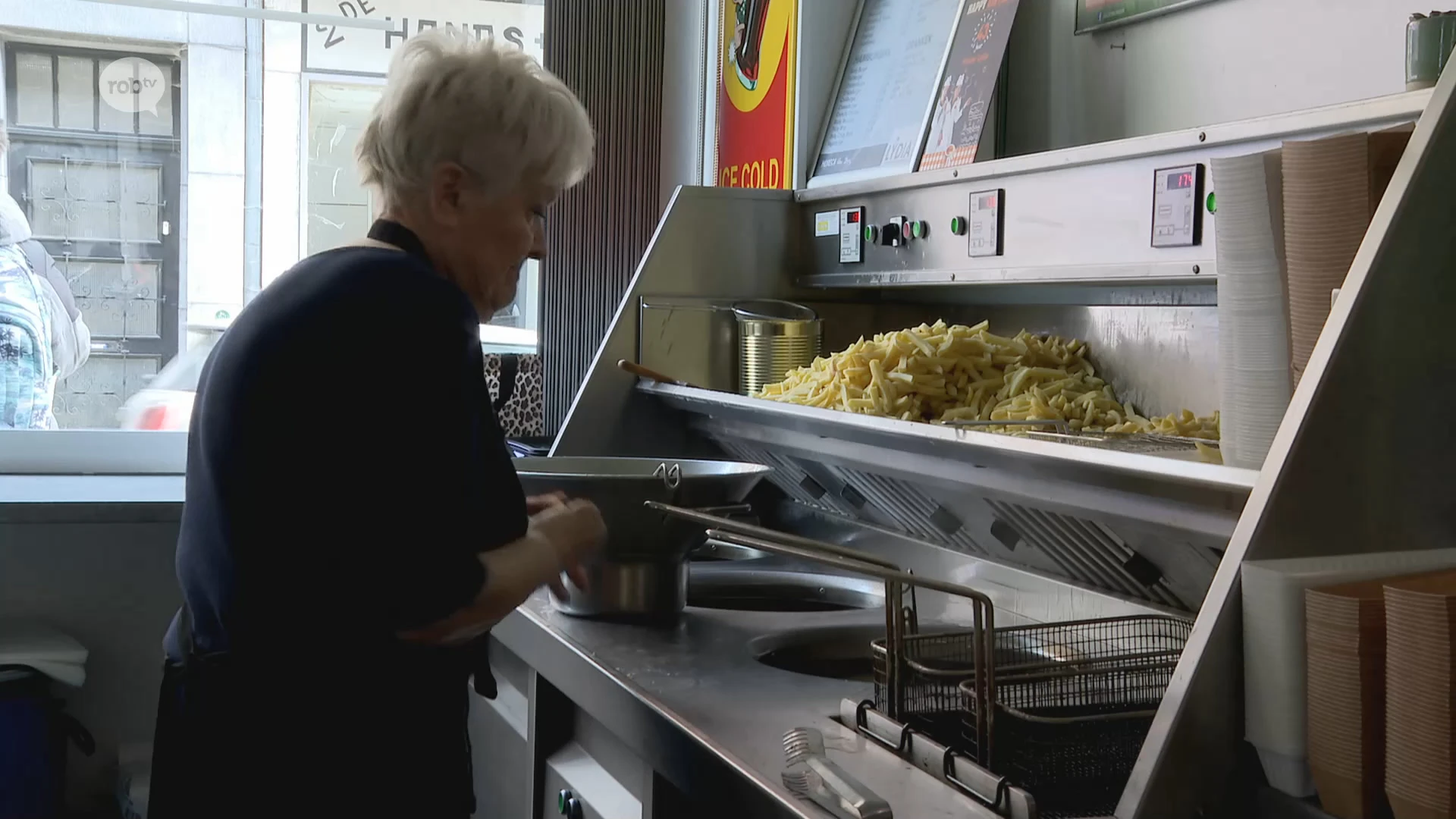Laatste dag van de iconische frituur 'Bij Lydia': "Iedereen krijgt vandaag gratis frietjes"