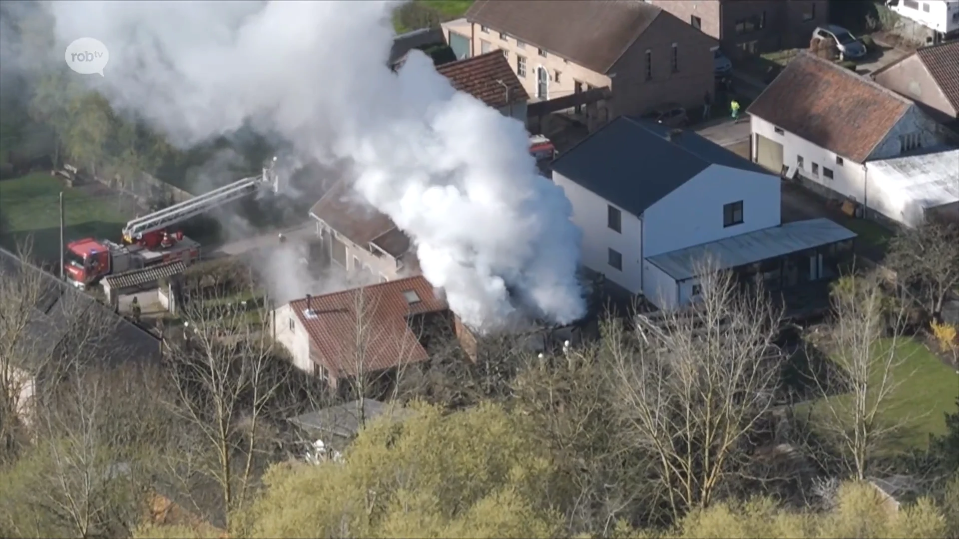 Huis onbewoonbaar na zware uitslaande brand in Bierbeek, bejaarde bewoners raken op tijd buiten