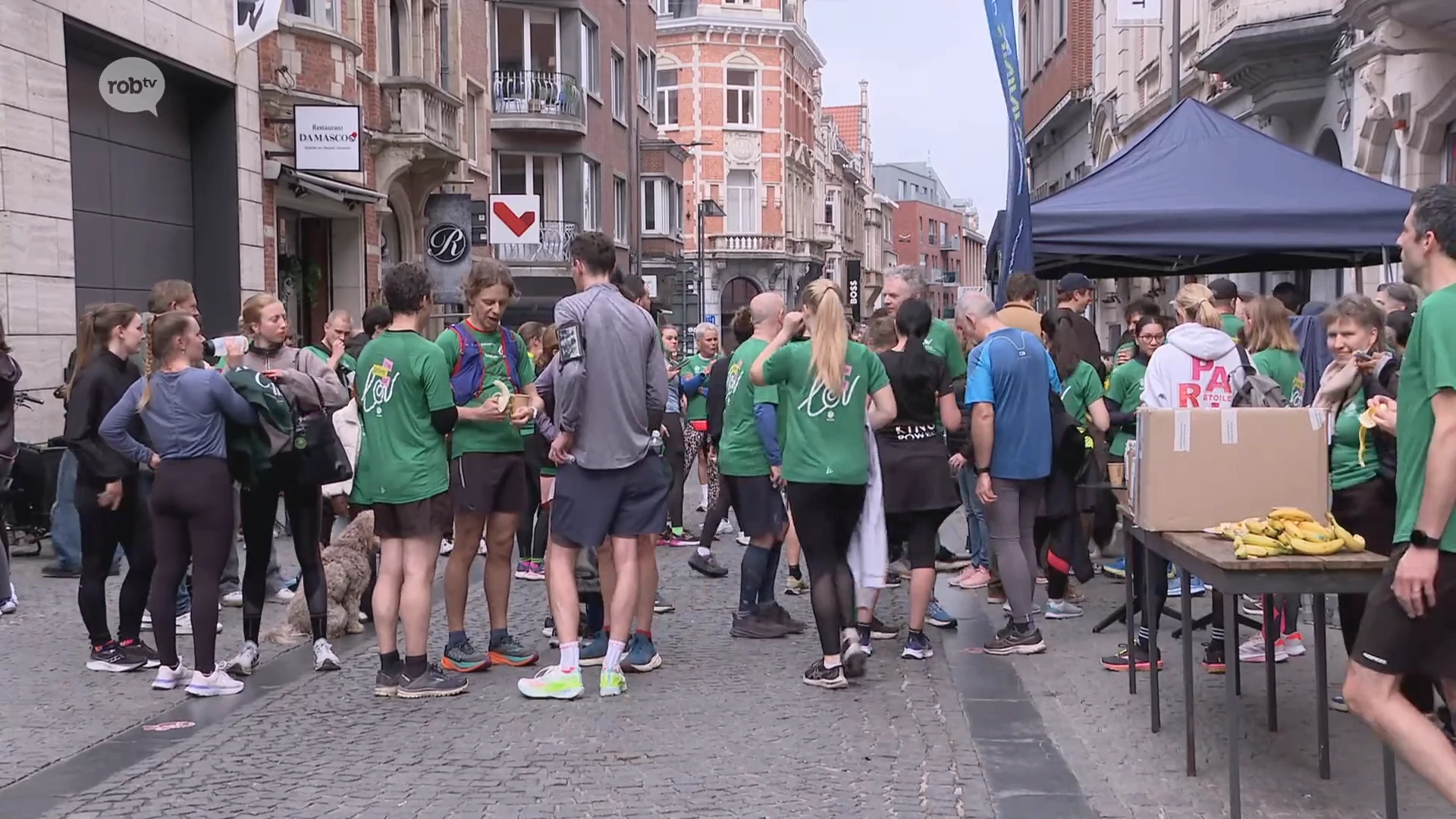 Renners verkennen samen met LOVrun parcours EK halve of hele marathon