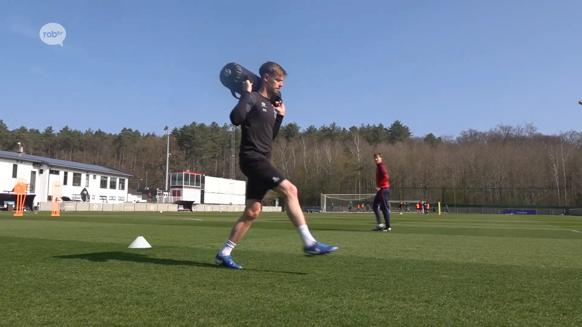 Mathieu Maertens staat weer op voetbalveld, nog wedstrijden spelen wordt moeilijk dit seizoen: "Niet spelen doet pijn"