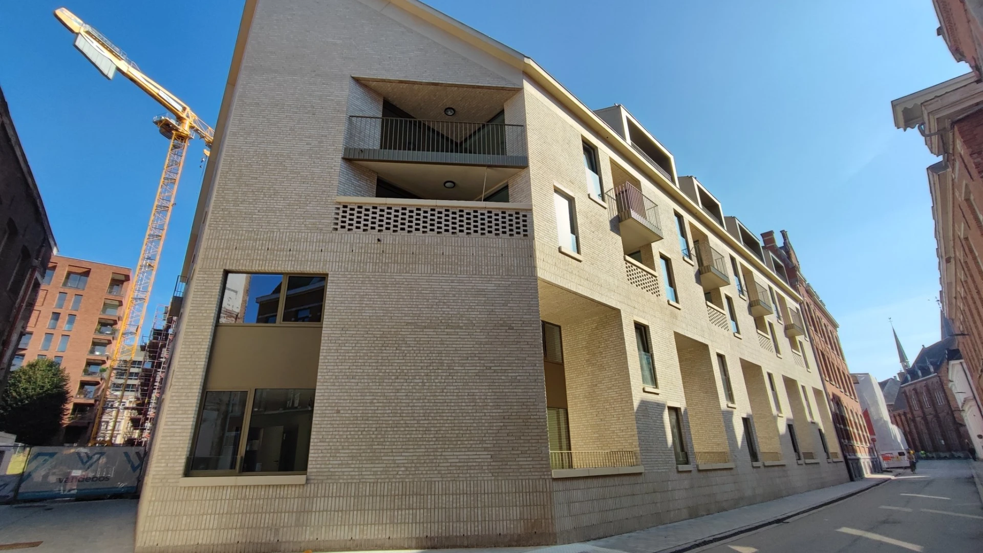 Bijna 23.000 kandidaten staan in onze provincie op wachtlijst voor sociale woning, Vlaamse regering investeert 6 miljard euro in sociale woningen