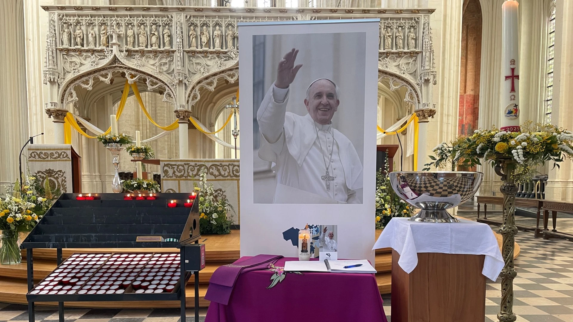 Rouwregister geopend voor paus Franciscus in Leuvense Sint-Pieterskerk