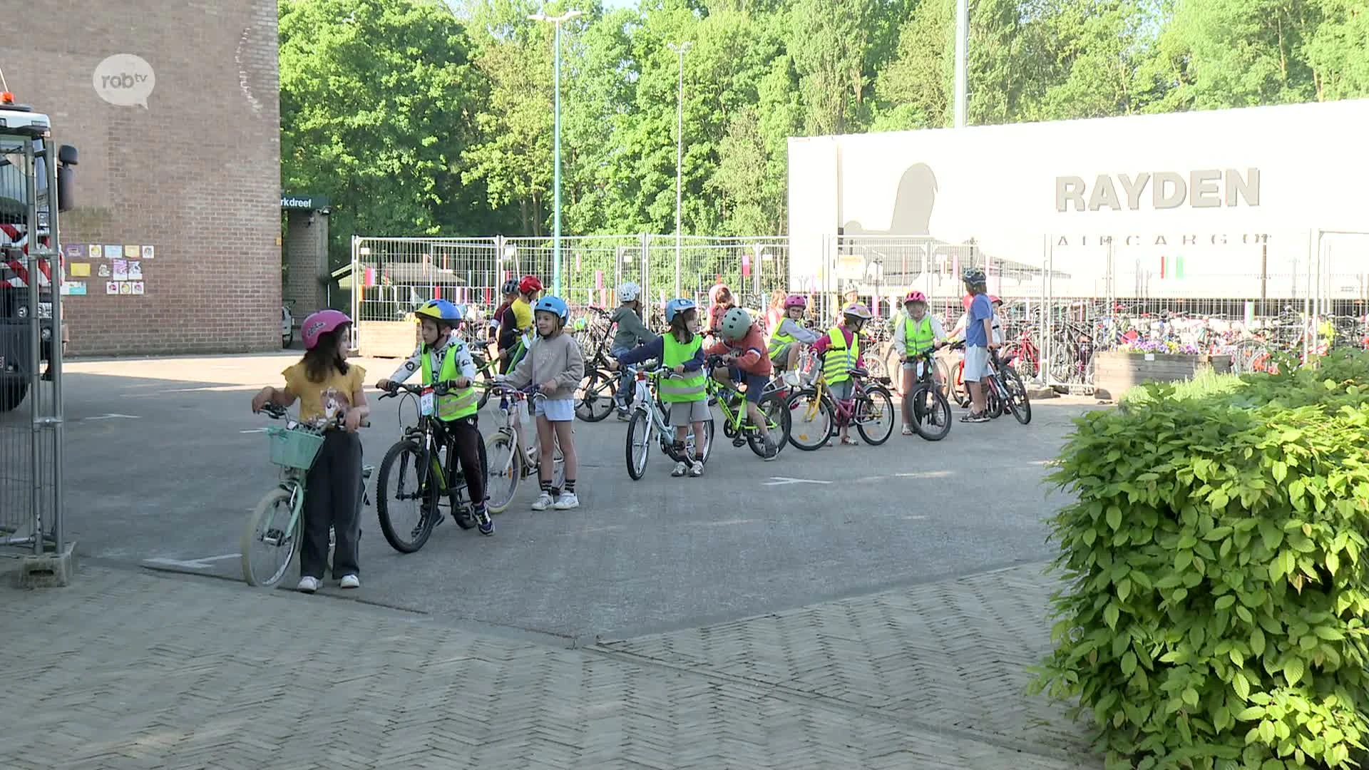 Fietskaravaan van basisscholen De Stip en De Linde in Linden bij Lubbeek moet ouders aanzetten om meer met fiets naar school te gaan
