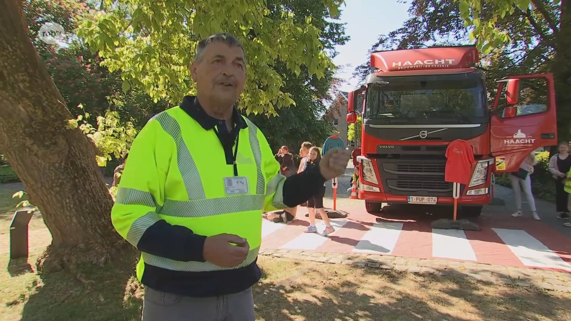Vrijwilliger Benny geeft al 20 jaar verkeerslessen over de dode hoek: "Het is een mooi idee dat ik misschien ooit iemand zijn leven kan redden"