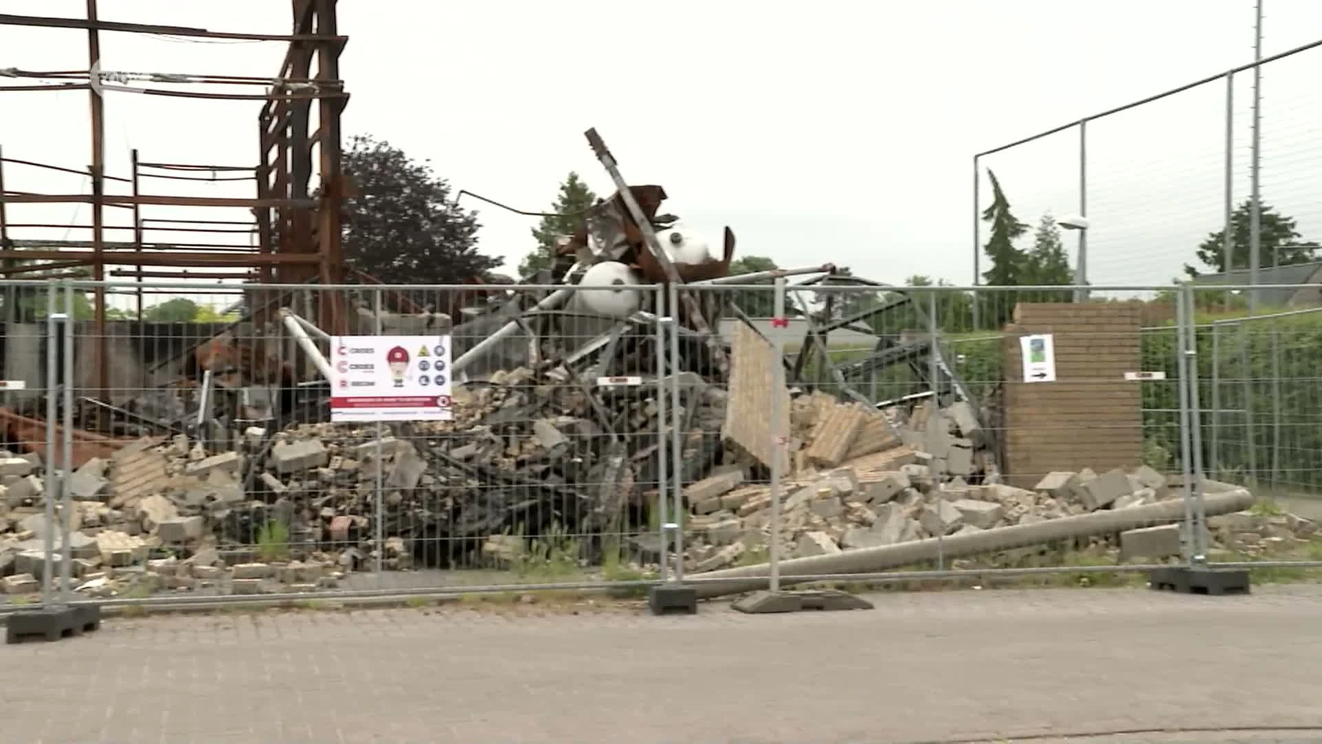 Afbraak van uitgebrande sporthal in Hoegaarden start maandag