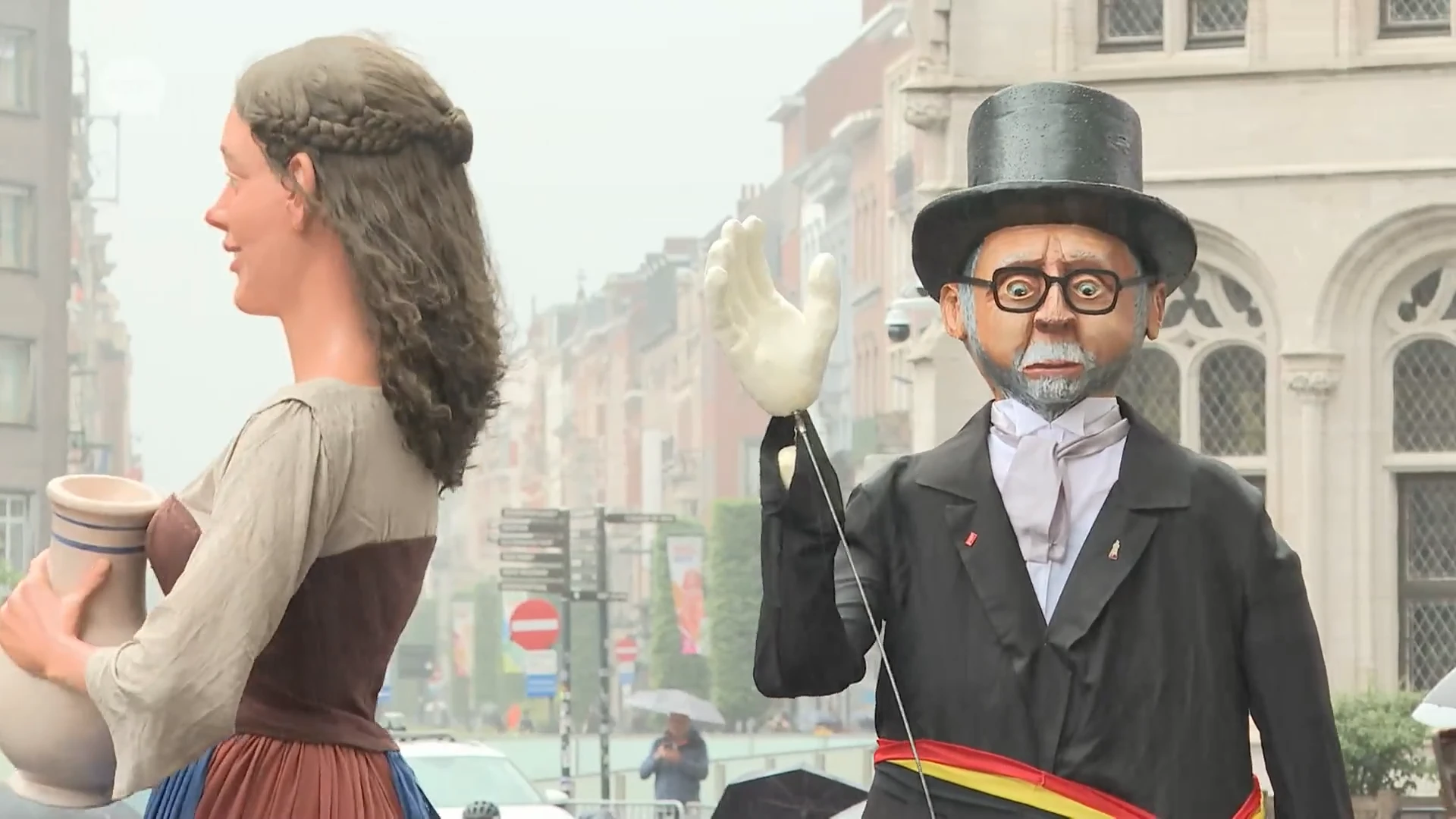 Slecht weer, maar Reuzeleuven trekt toch veel toeschouwers: "Prachtig evenement"