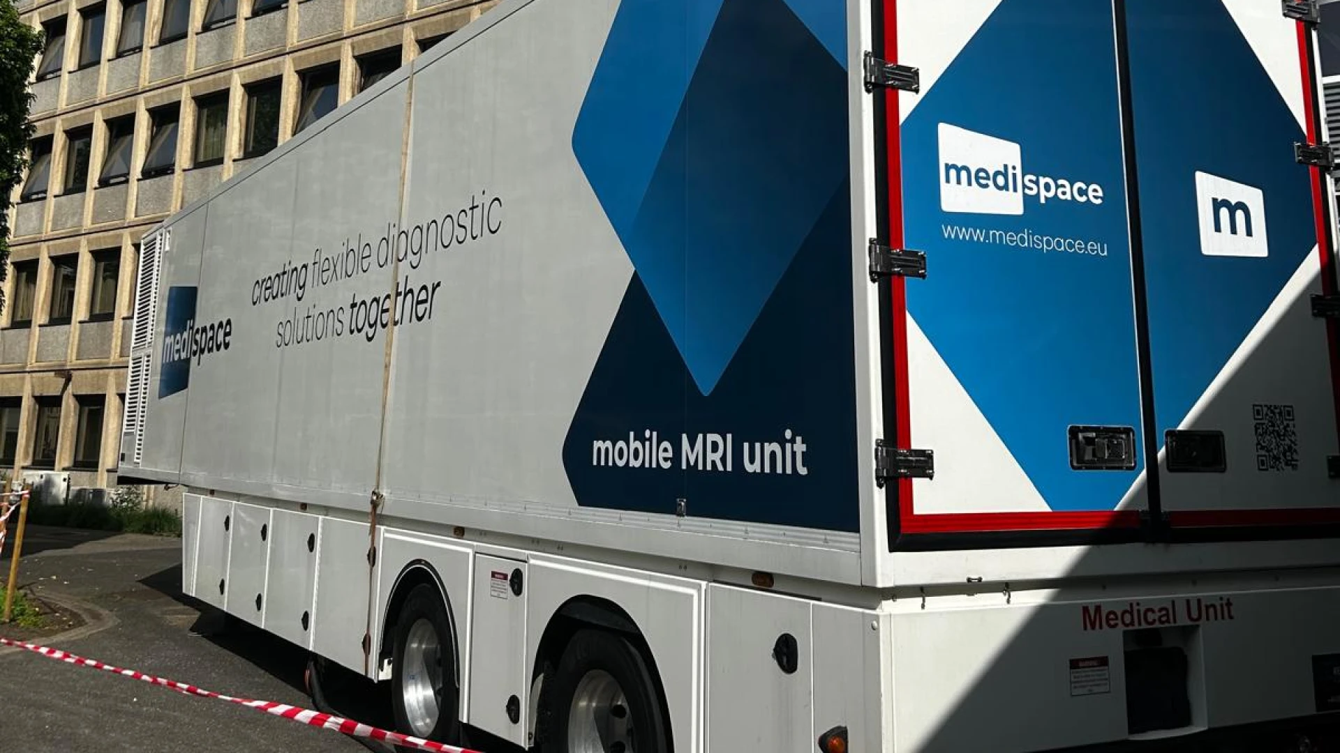 Bijna duizend scans niet uitgesteld dankzij mobiele NMR-scanner van AZ Diest: "Anders zou patiëntenwachtlijst stijgen"