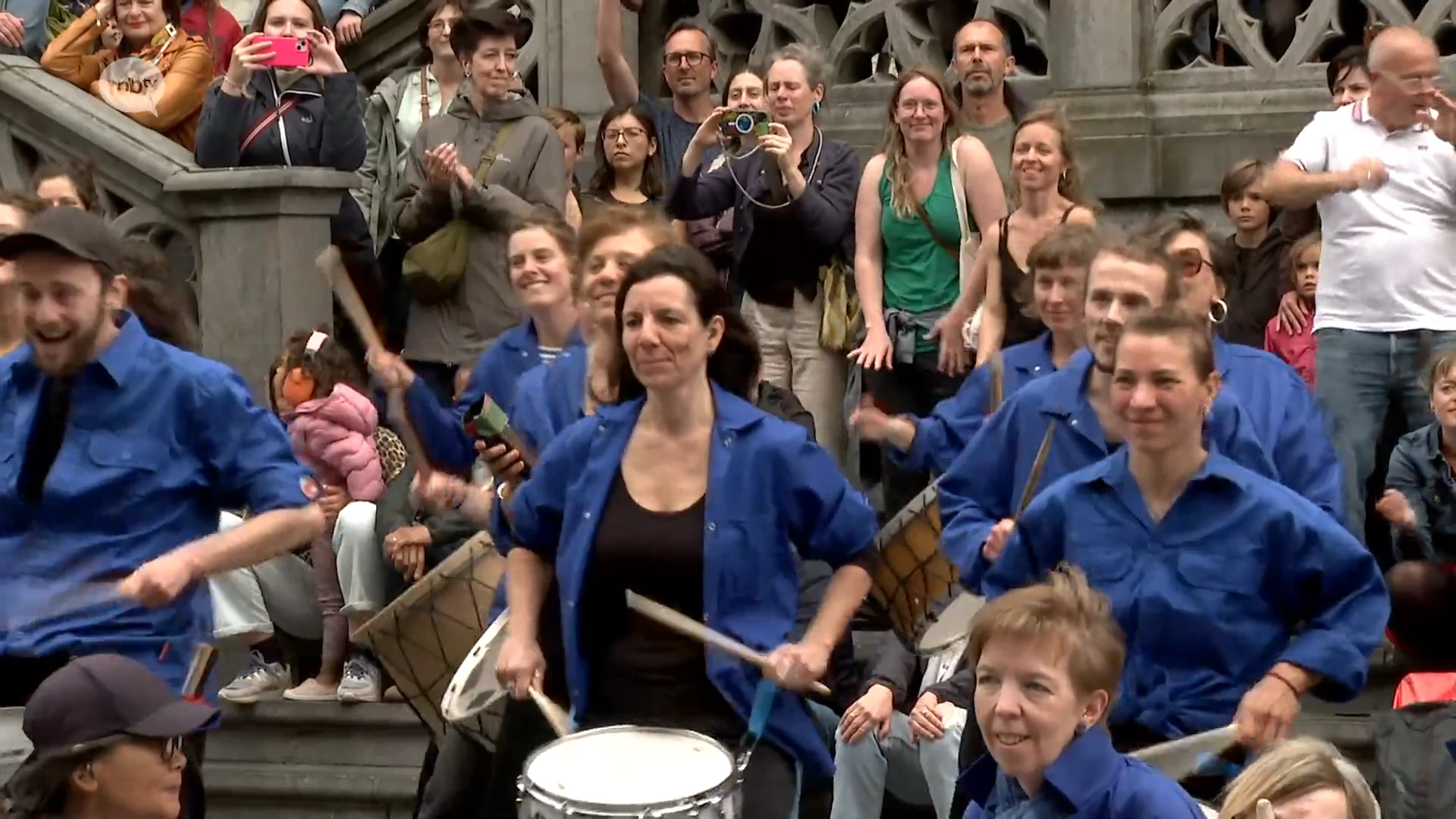 85 drummers treden samen op tijdens Dromfest in Leuven: "Je komt in een roes"
