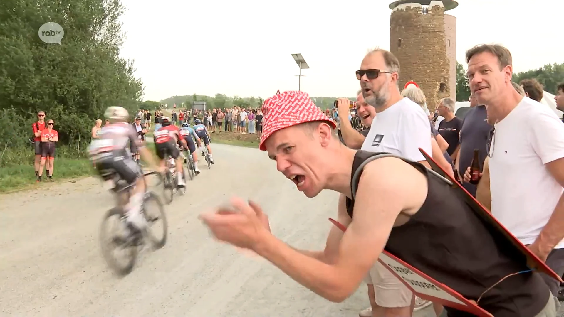 Zo beleefden de supporters aan de Maagdentoren Dwars door het Hageland: "Ik ben zot van koers, dus fantastisch om ze zo te kunnen zien"