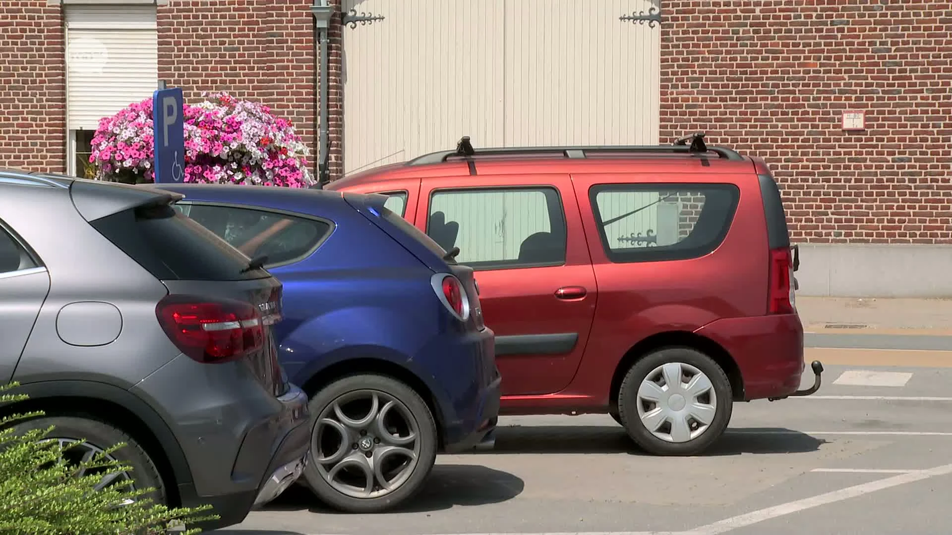 Extra parkeerplaatsen op Sint-Genovevaplein in Oplinter: "Een dorp heeft parkeerplaatsen nodig"