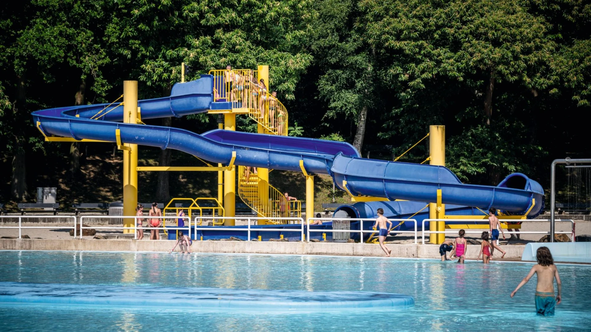 Openluchtzwembad provinciedomein Halve Maan in Diest opent tijdens zomervakantie uur later