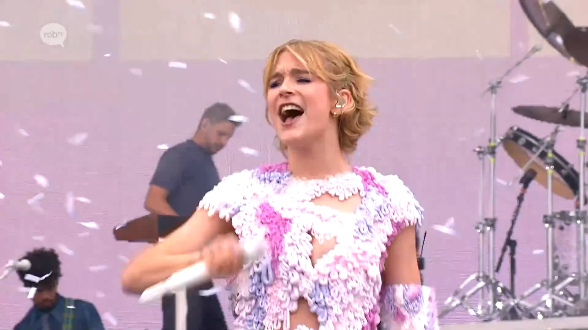 Leuvenaar Jokke, Merol en Pommelien Thijs openen slotdag Rock Werchter met overtuiging