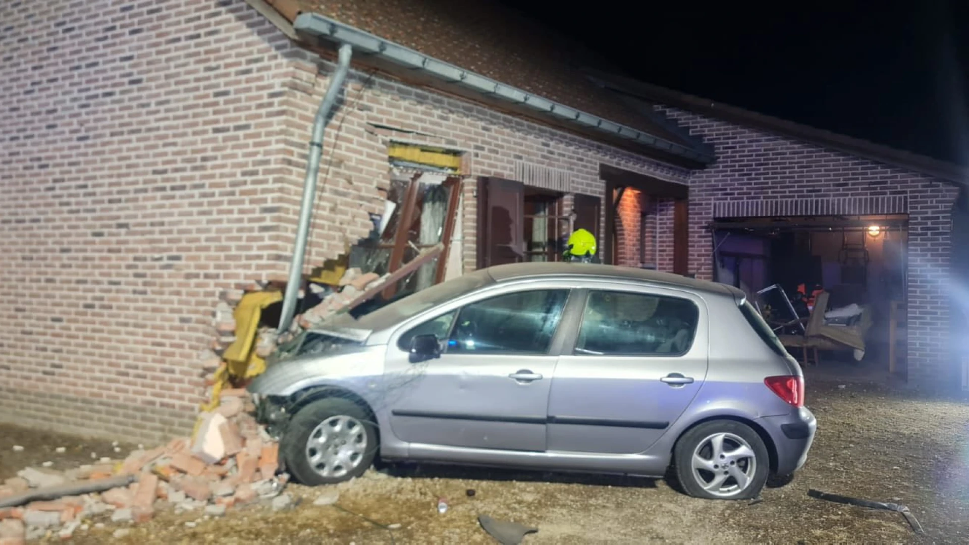 Bestuurder onder invloed rijdt huis binnen in Erps-Kwerps