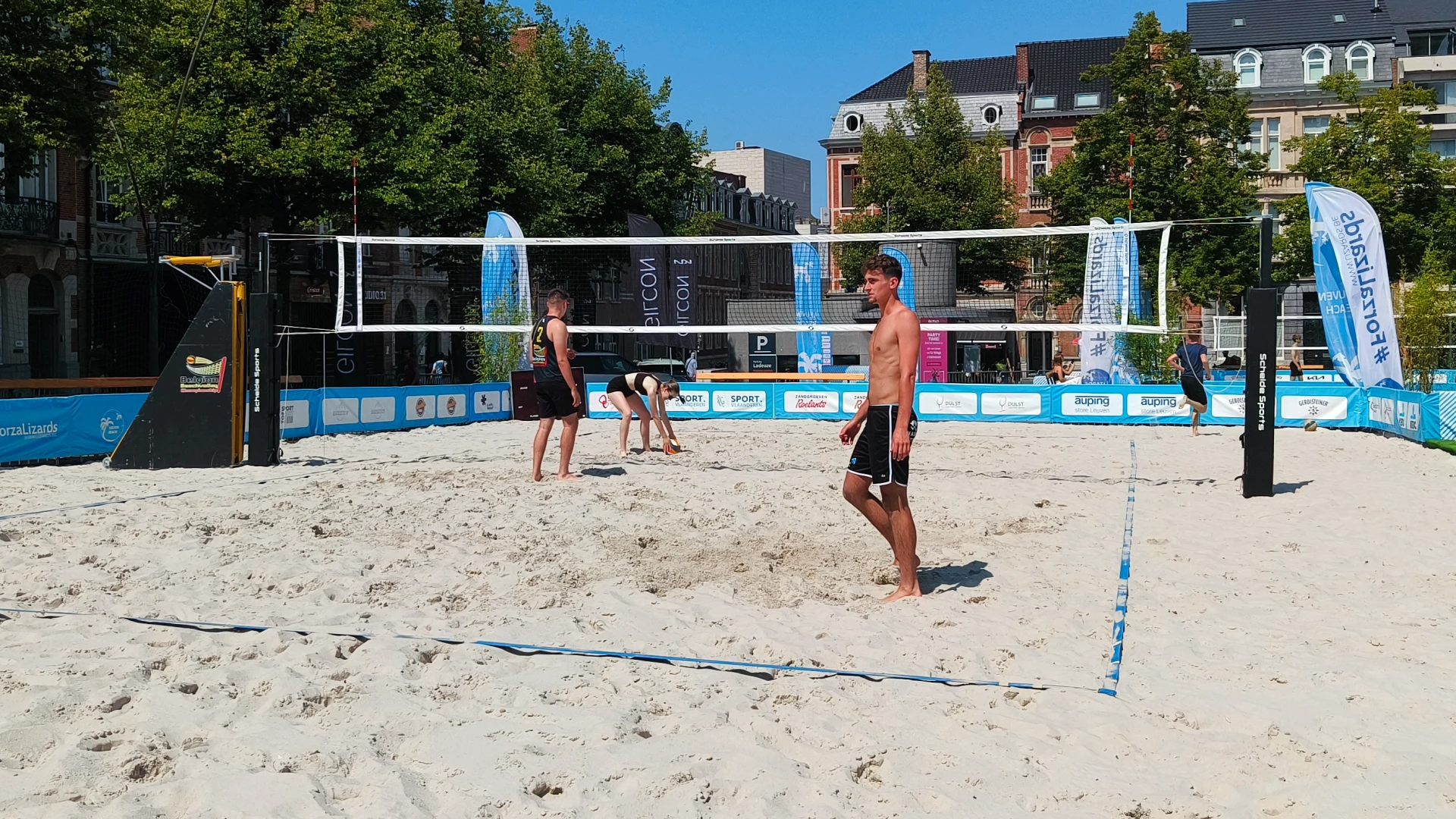1300 deelnemers verwacht op twinstige editie Leuven Beach "Ladeuzeplein is een unieke locatie voor beachvolleybal"