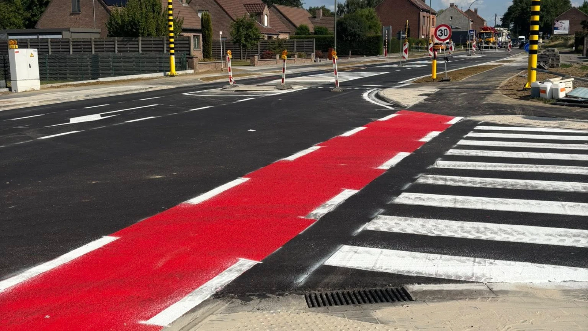 Vernieuwd kruispunt in Tienen zorgt voor veiligere oversteekplaatsen aan basisschool De Uilenboom