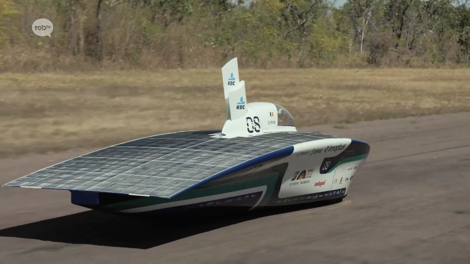 Solar Team rijdt 1 maand voor WK eerste keer op Australische bodem: "Wagen heeft weersomstandigheden overleefd"
