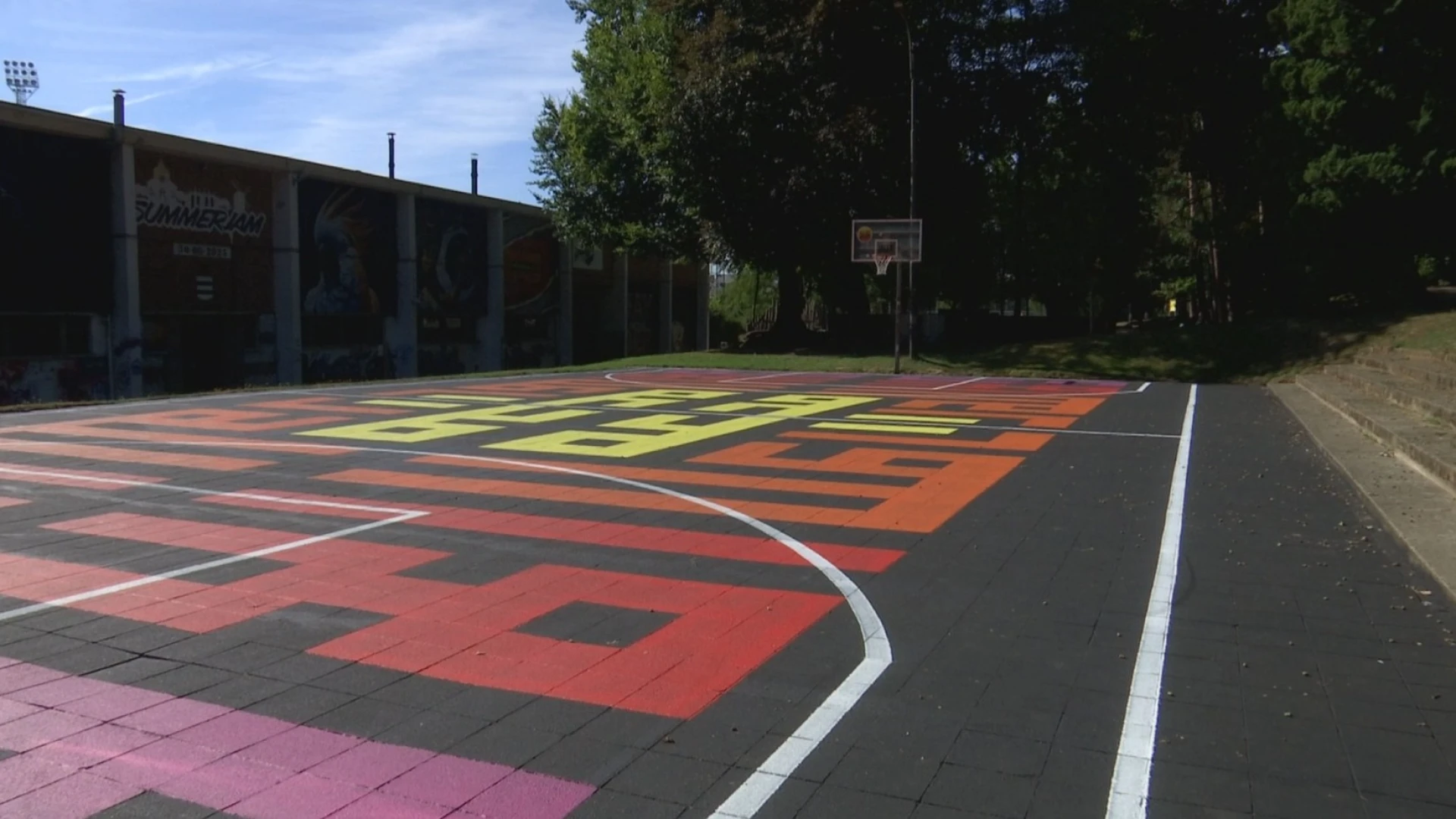 Basketbalplein op Warande in Diest ziet er helemaal anders uit na passage lokale kunstenaar