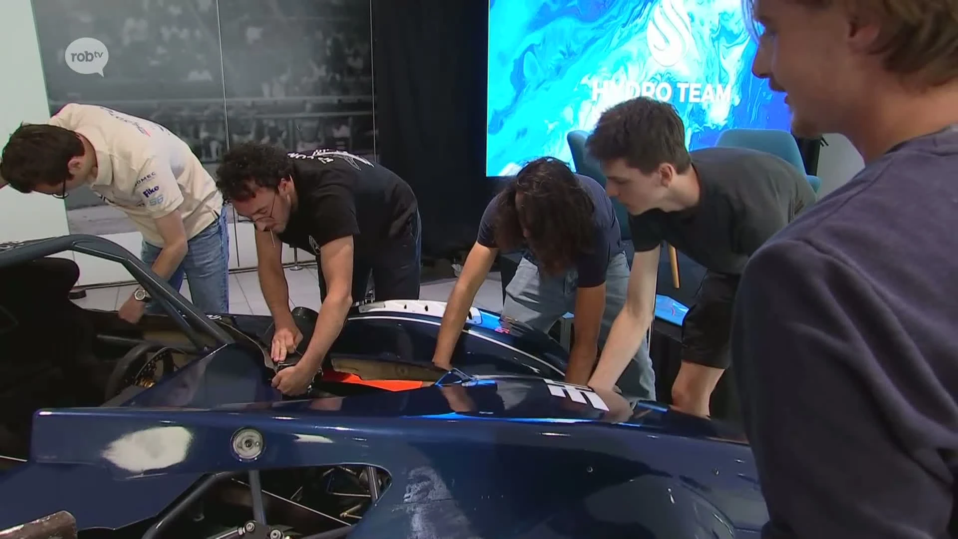 Studenten KU Leuven stellen racewagen op waterstof voor: "De eerste in België"