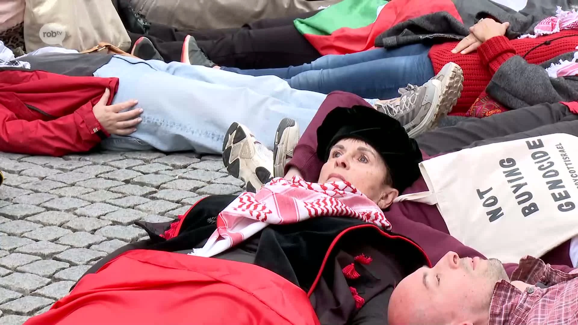 Pro-Palestijnse actievoerders vertragen stoet der togati KU Leuven: "Alle begrip dat deze mensen hun onvrede willen uit"
