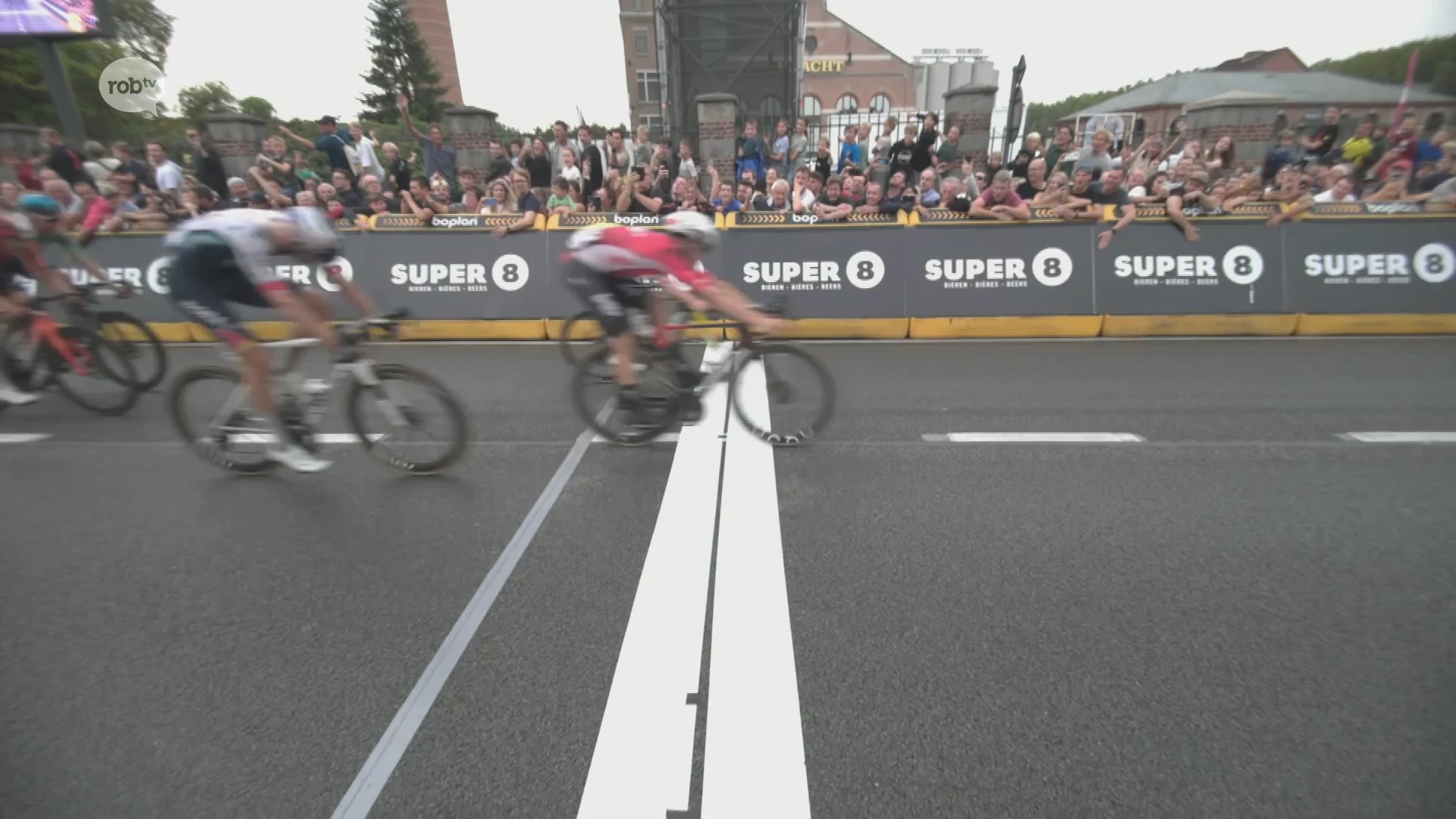Arnaud De Lie blijft topvorm onderstrepen met nu ook winst in Super 8 Classic: "Ik koers graag in deze mooie regio"